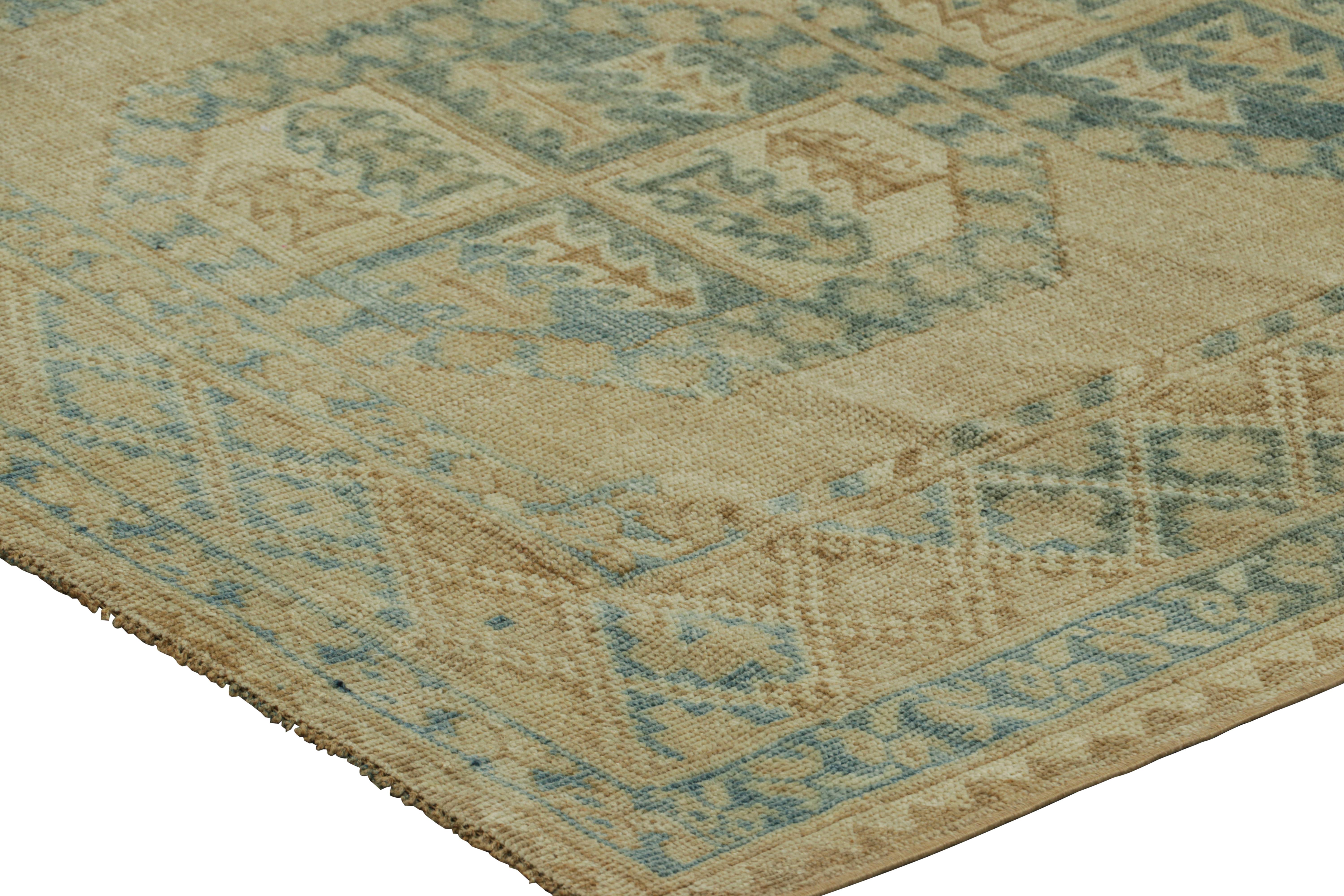 Alfombra vintage Ersari con motivos geométricos beige-marrón y verde azulado, de Rug & Kilim mediados del siglo XX en venta