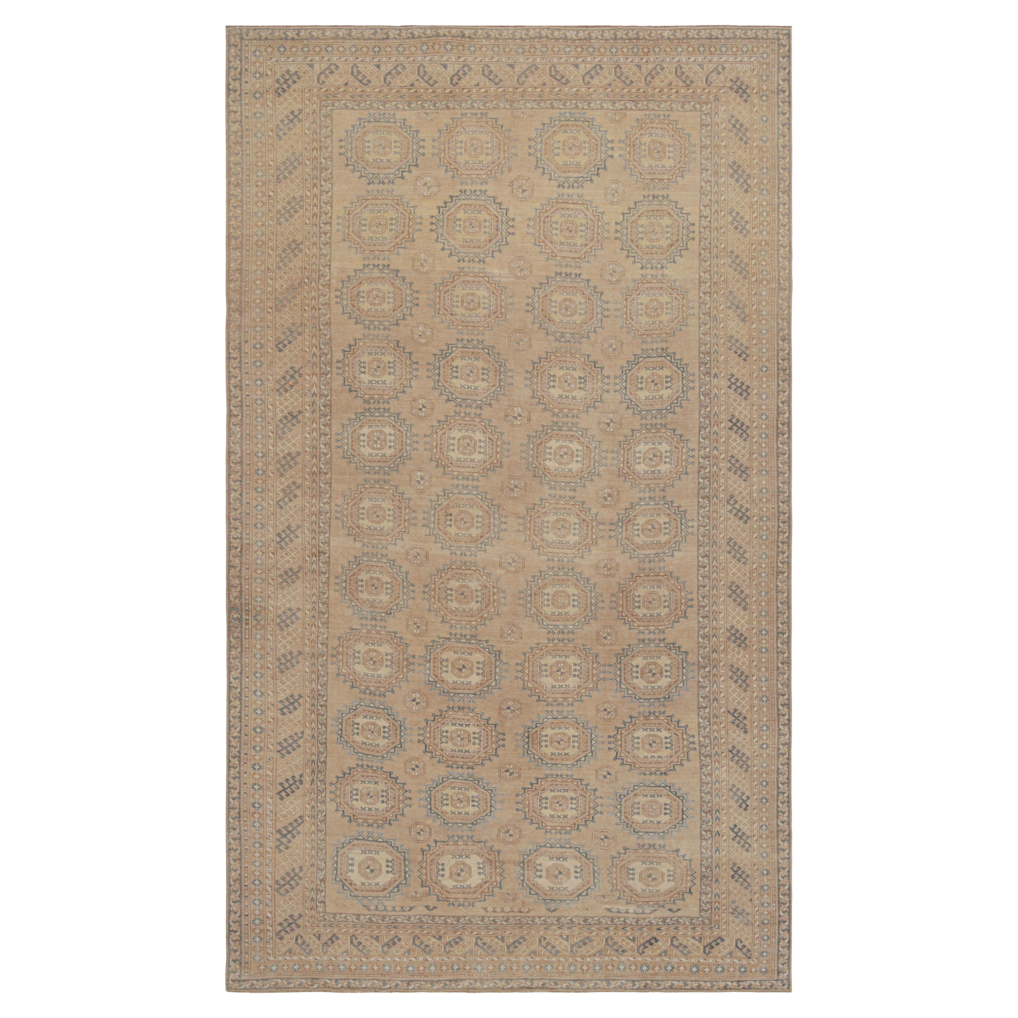 Vintage Ersari Teppich in Beige-Braun, Blau mit geometrischen Mustern von Rug & Kilim im Angebot