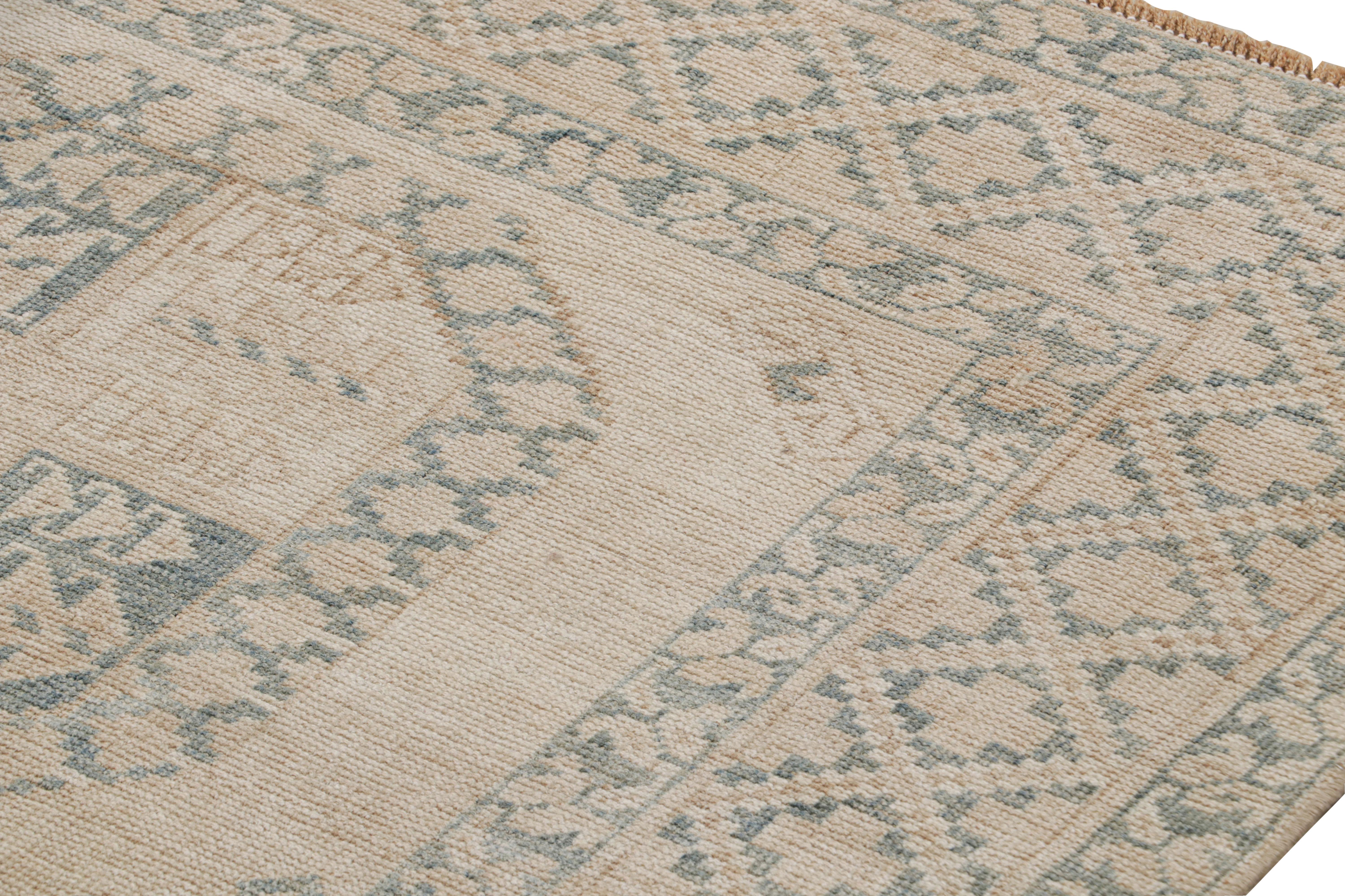 Vintage Ersari-Teppich in Beige-Braun mit hellblauen Mustern, von Rug & Kilim im Zustand „Gut“ im Angebot in Long Island City, NY
