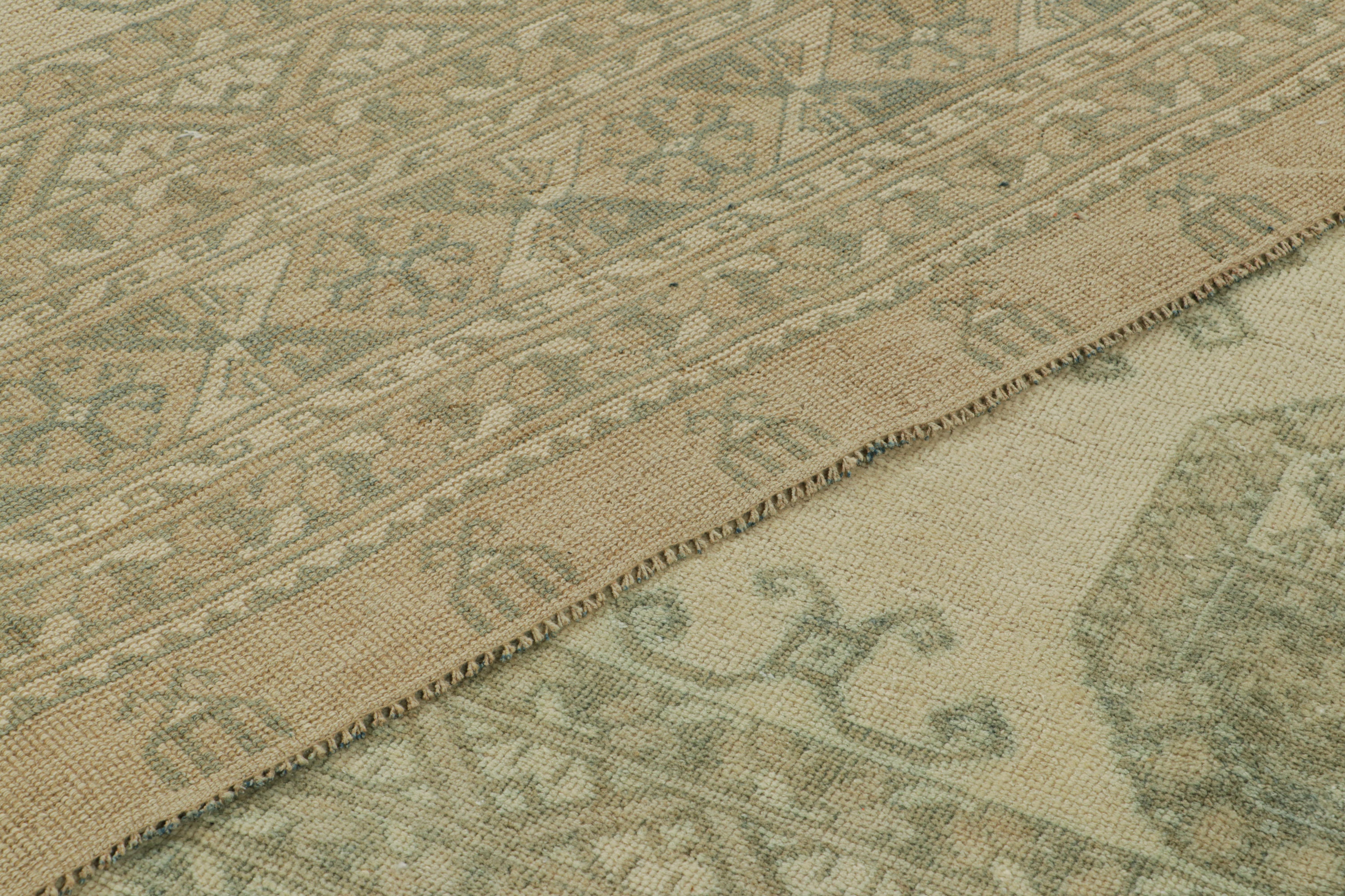 Alfombra vintage Ersari beige con medallones geométricos verde azulado, de Rug & Kilim Lana en venta