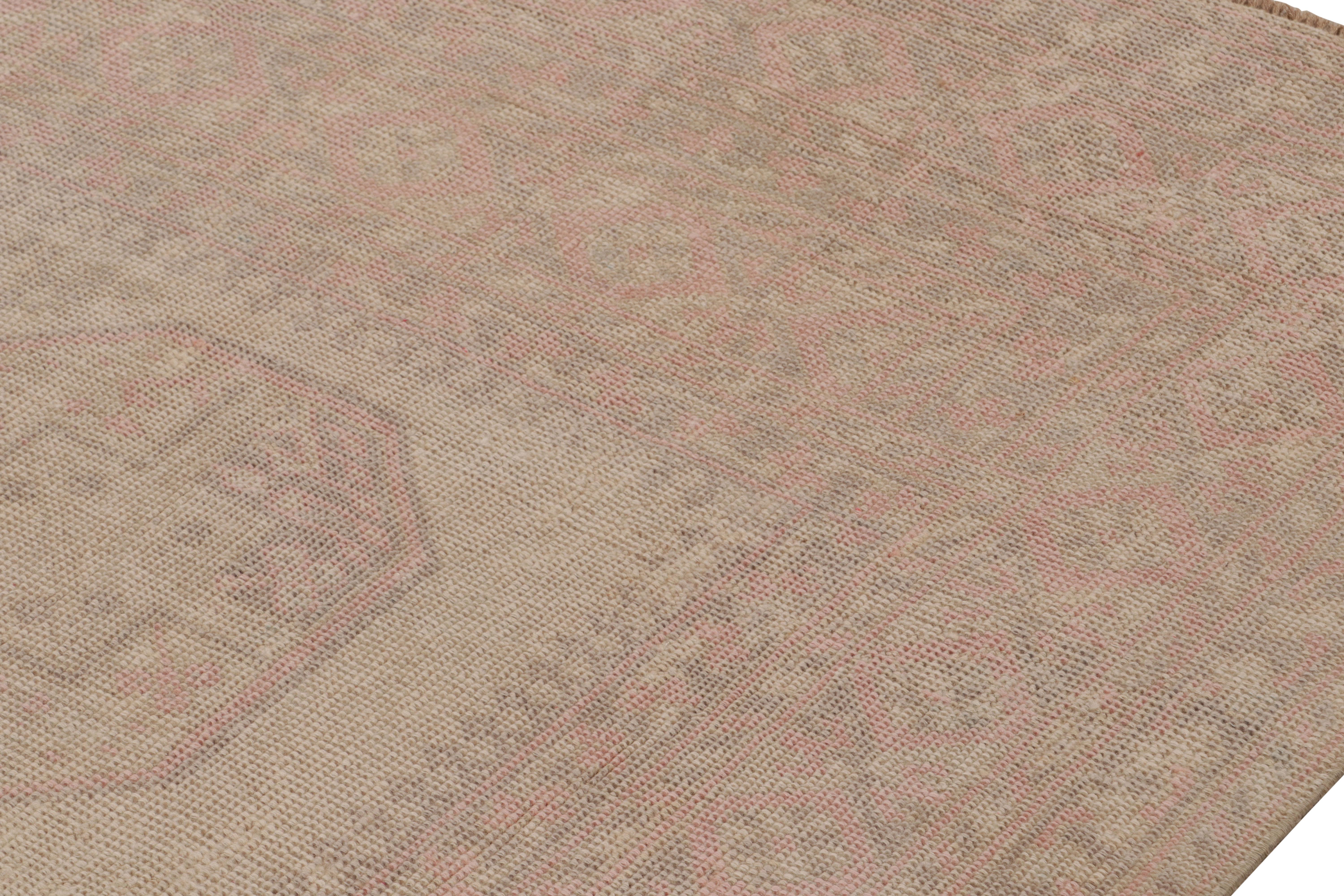 Vintage Ersari Teppich in Rosa und Brown/Beige mit geometrischem Muster von Rug & Kilim im Zustand „Gut“ im Angebot in Long Island City, NY