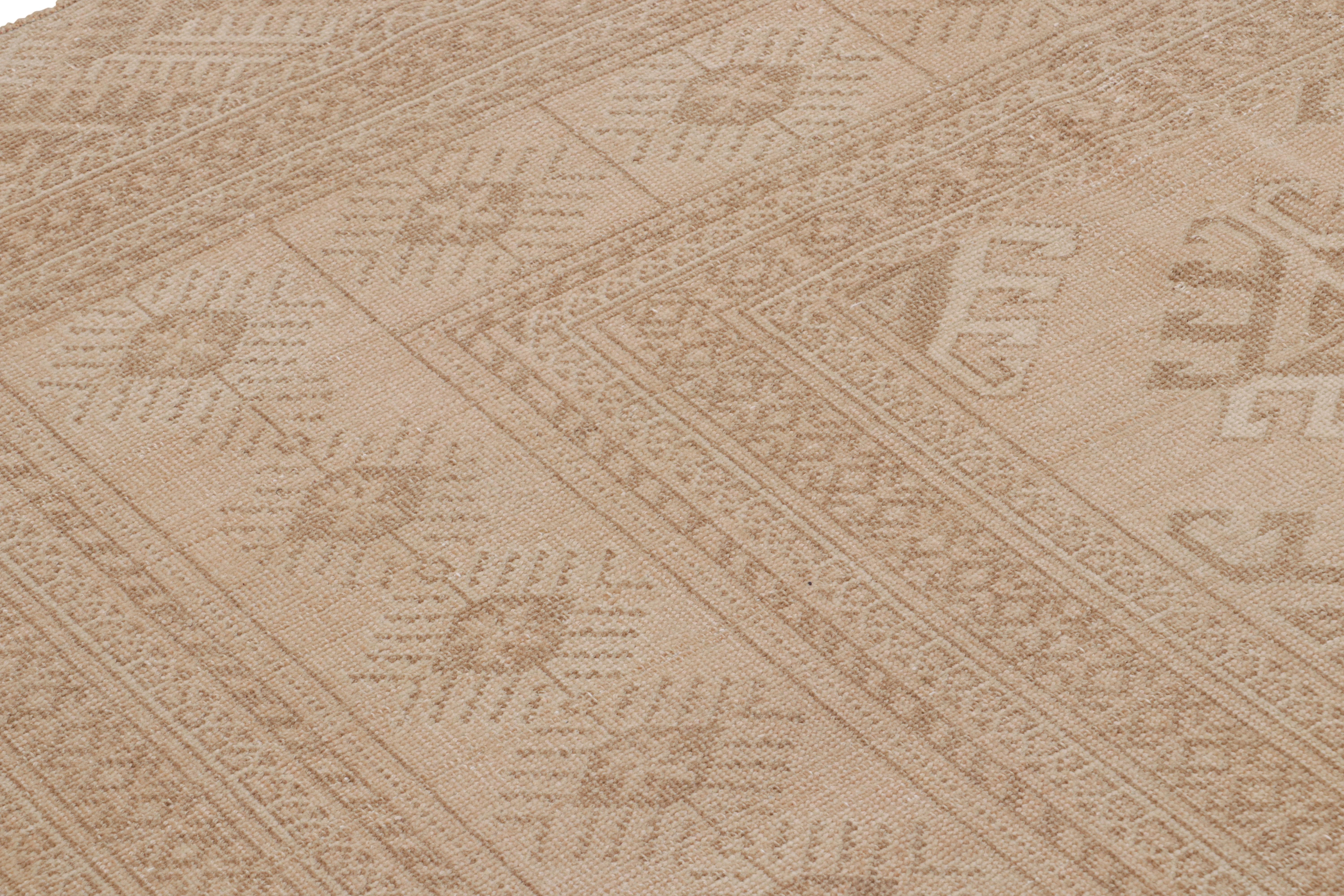 Tribal Tapis vintage Ersari en rose avec motifs géométriques beige-brun, de Rug & Kilim en vente
