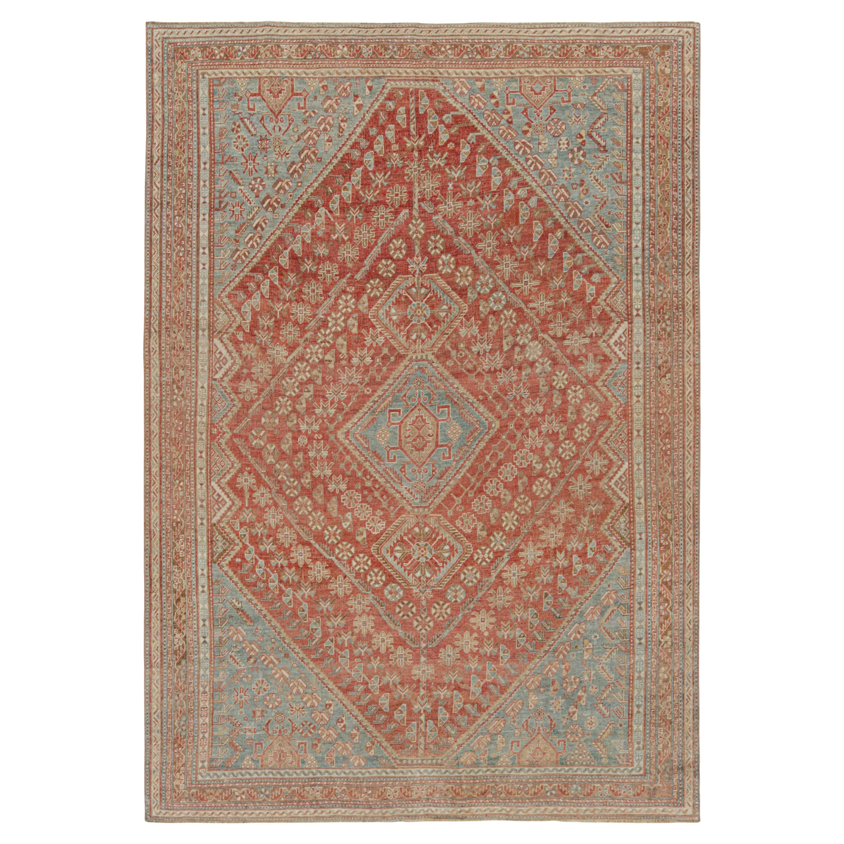 Tapis vintage Ersari en rouge avec des motifs bleus et beige-brun, de Rug & Kilim