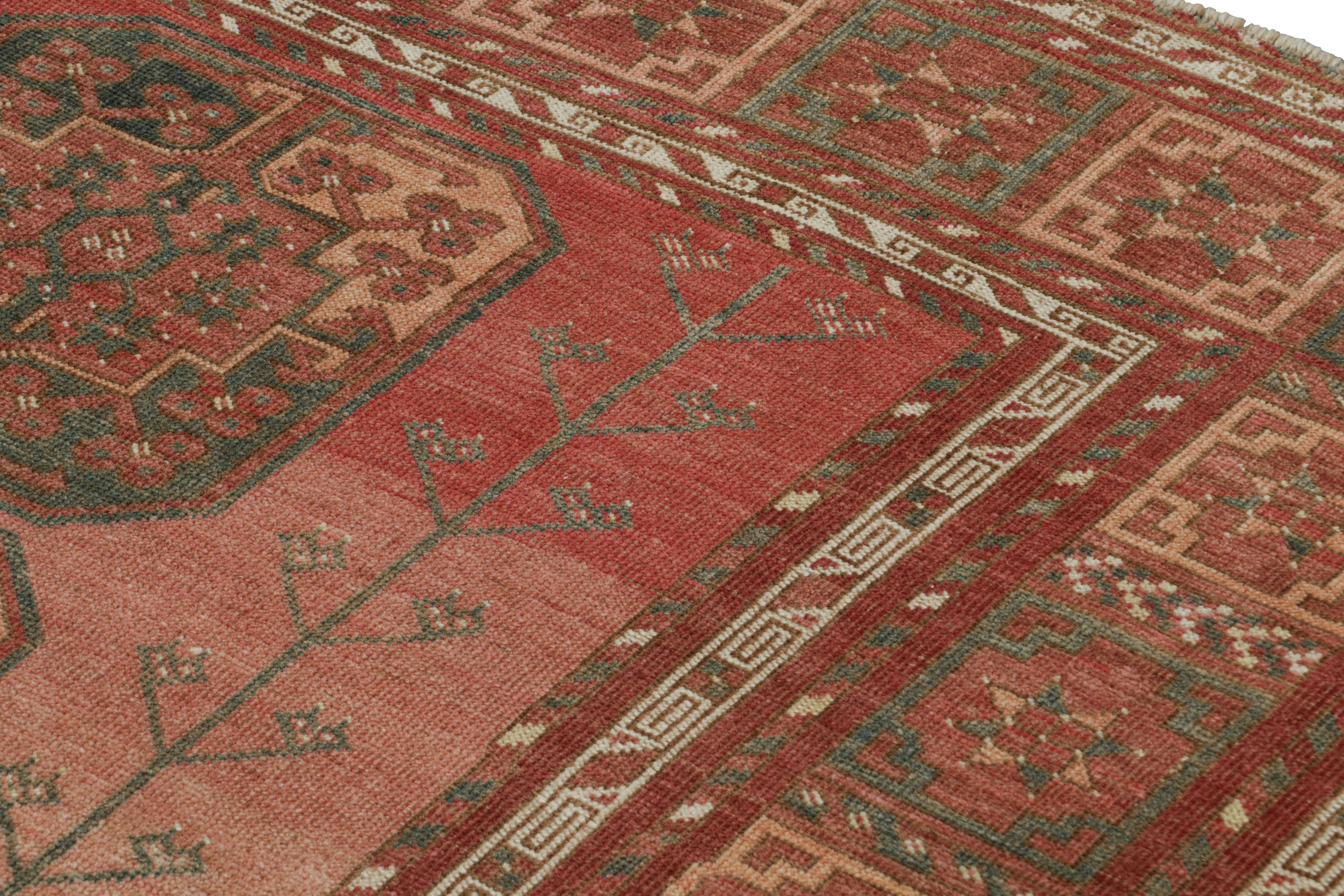 Vintage Ersari Vintage-Teppich in Rot mit geometrischen Medaillons, von Rug & Kilim, aus Teppich (Stammeskunst) im Angebot