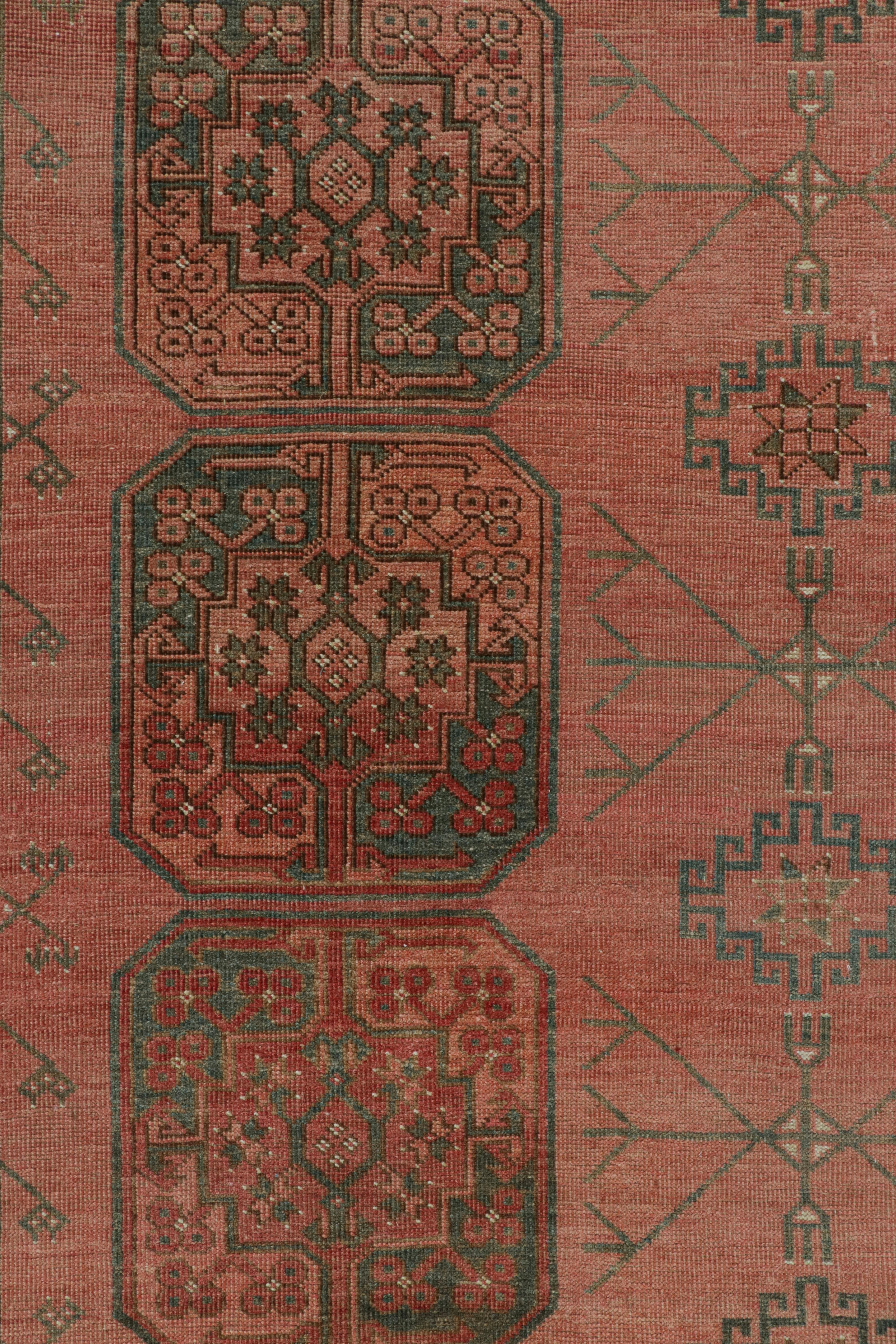 Vintage Ersari Vintage-Teppich in Rot mit geometrischen Medaillons, von Rug & Kilim, aus Teppich im Zustand „Gut“ im Angebot in Long Island City, NY