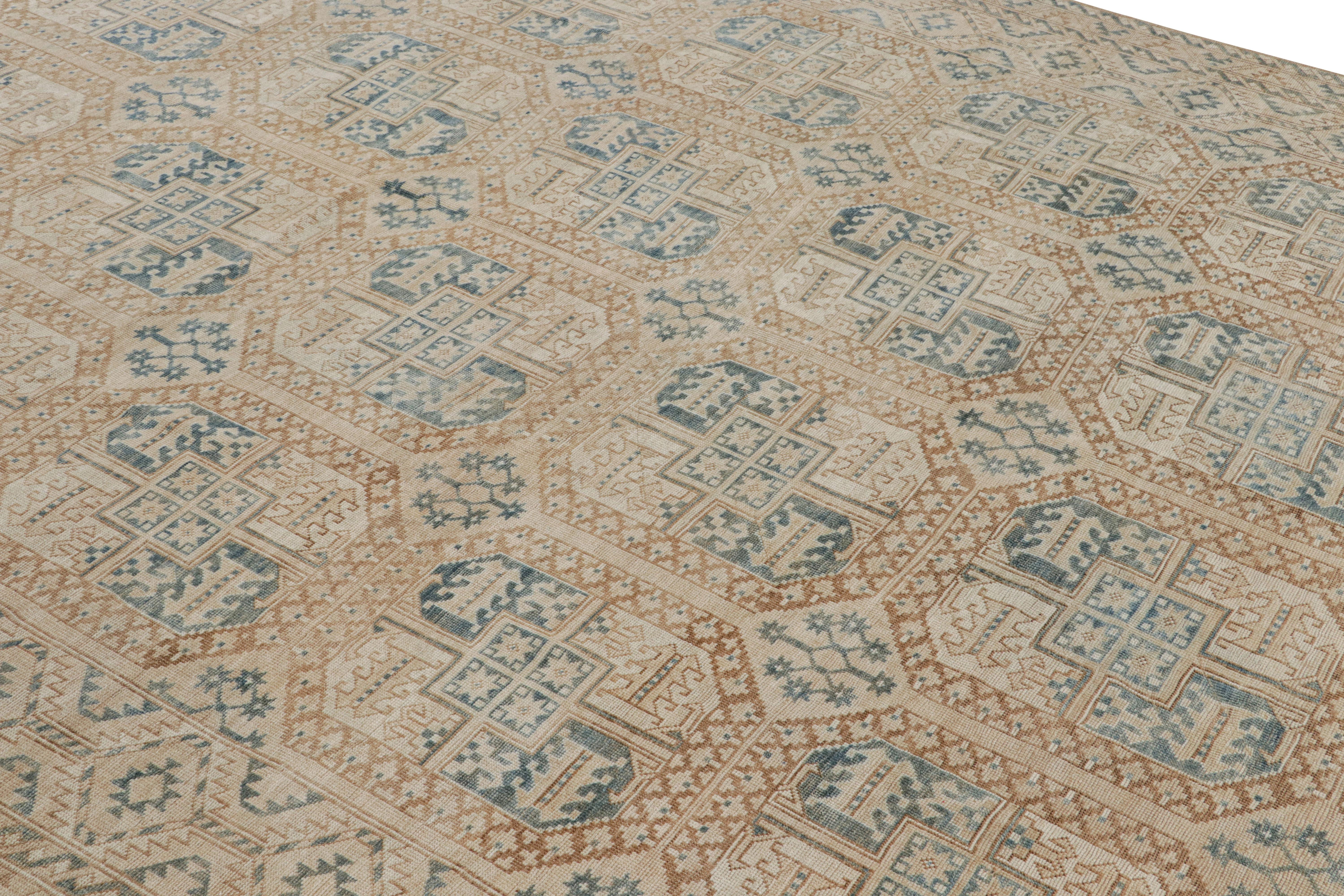 Noué à la main en laine, originaire de Turquie vers 1950-1960, ce tapis Ersari vintage 8x11 provient de la même provenance, une sous-tribu du peuple turkmène, souvent connue pour ses motifs de tapis tribaux plus distincts. 

Sur le Design : 

Les