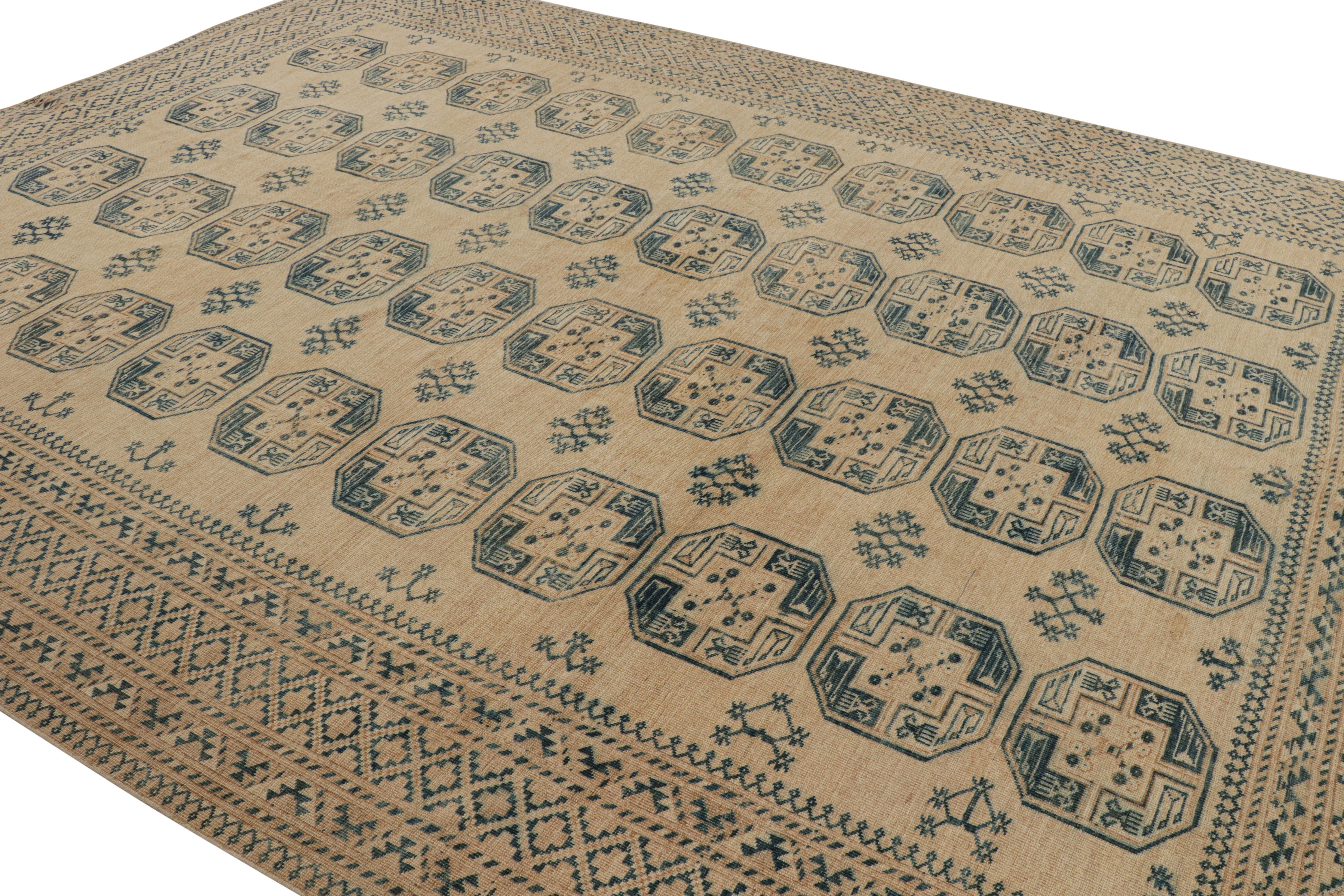 Vintage Ersari-Teppich mit beige-braunem, blauem geometrischem Medaillon von Rug & Kilim (Türkisch) im Angebot