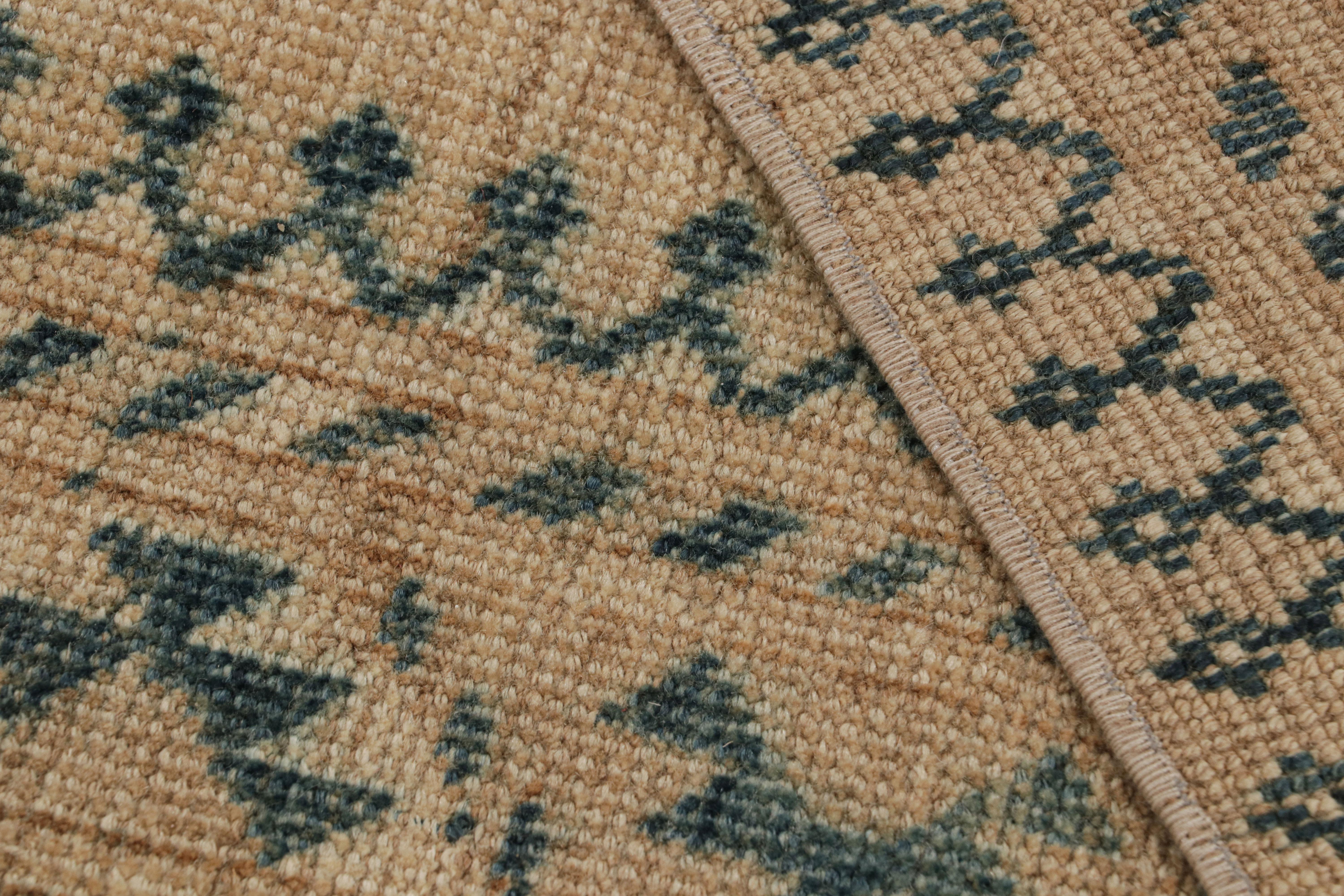 Milieu du XXe siècle Tapis vintage Ersari avec médaillon géométrique beige-brun et bleu de Rug & Kilim en vente