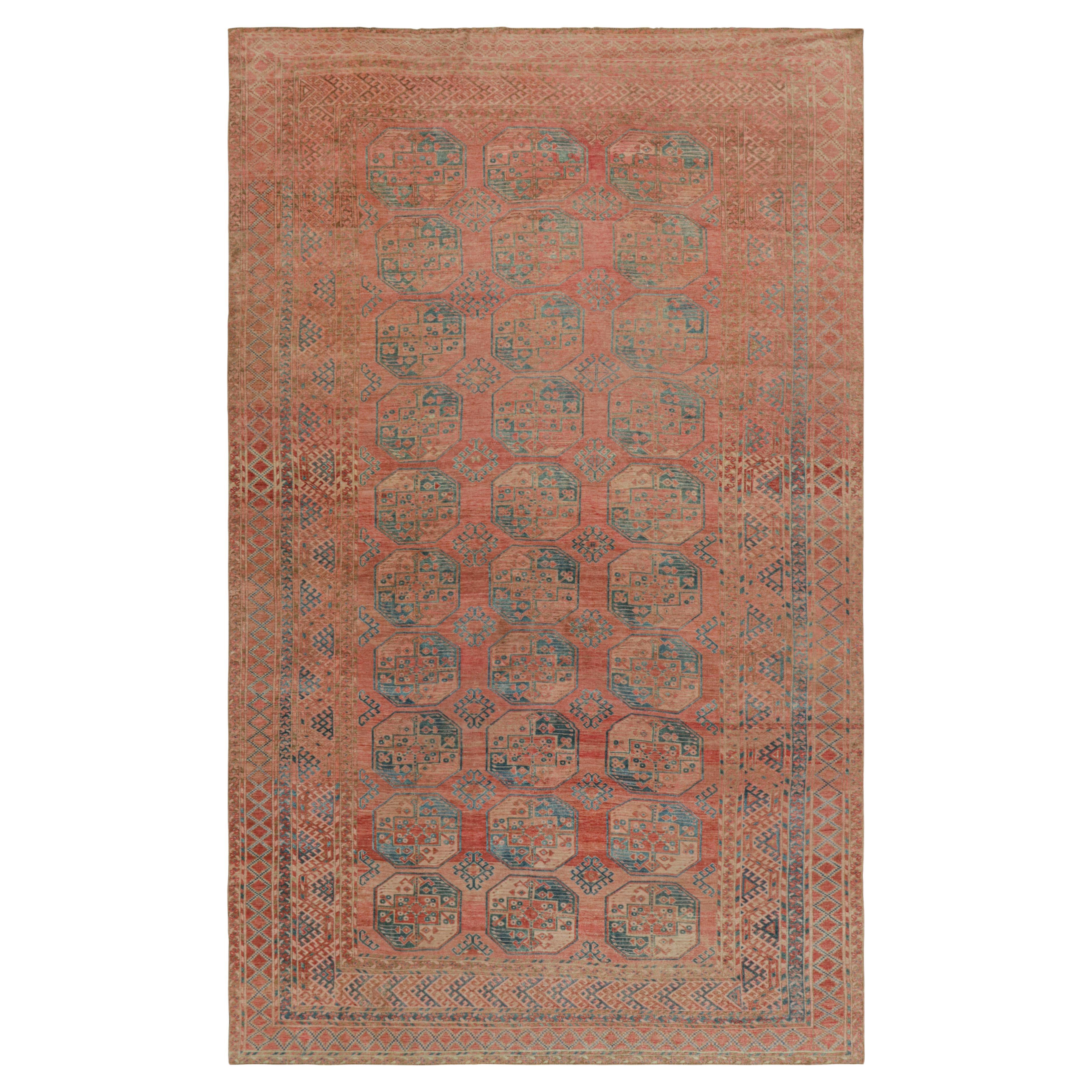Alter Ersari-Teppich mit roten und blauen geometrischen Medaillons, von Rug & Kilim