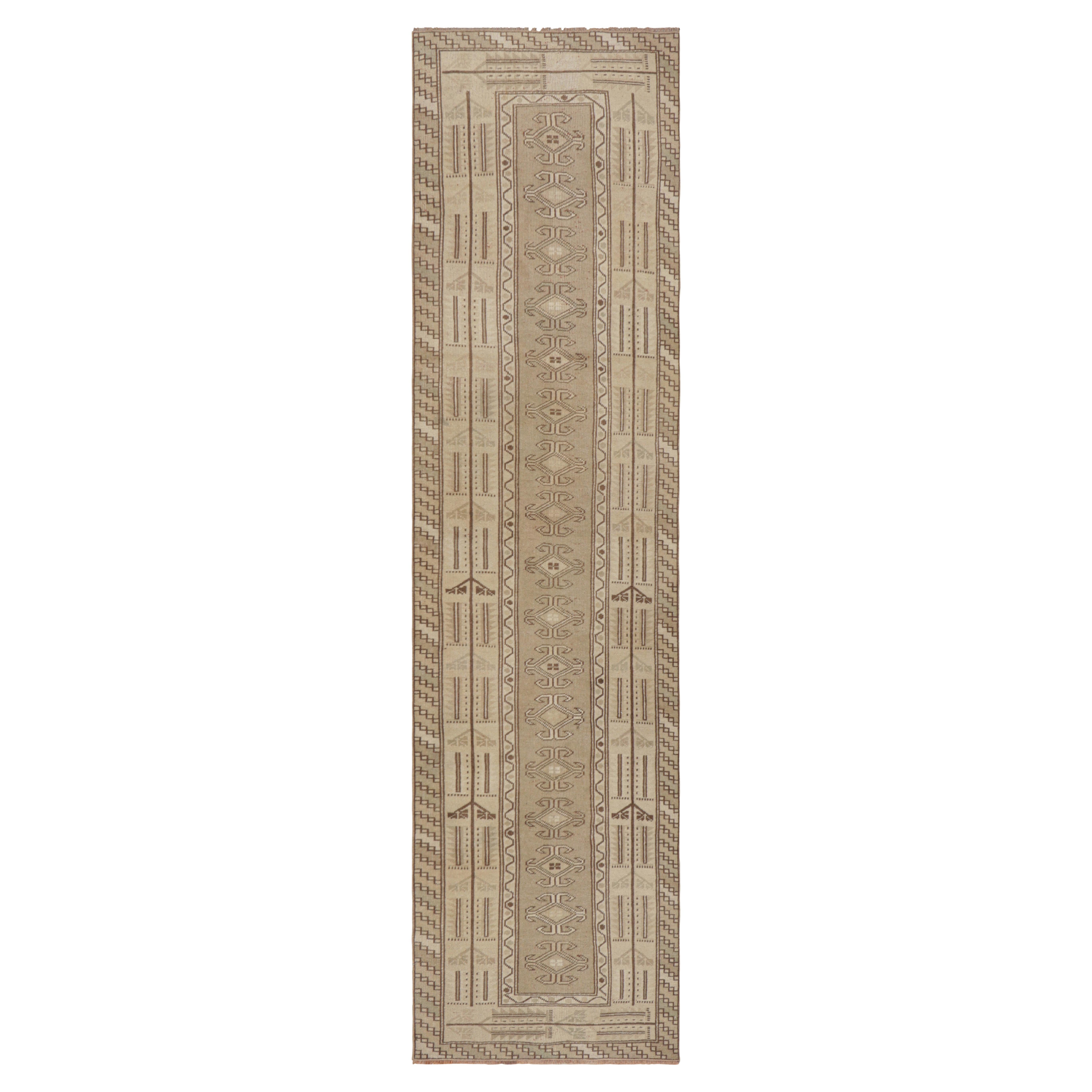 Vintage Ersari Läufer in Beige-Braun mit geometrischen Mustern, von Rug & Kilim