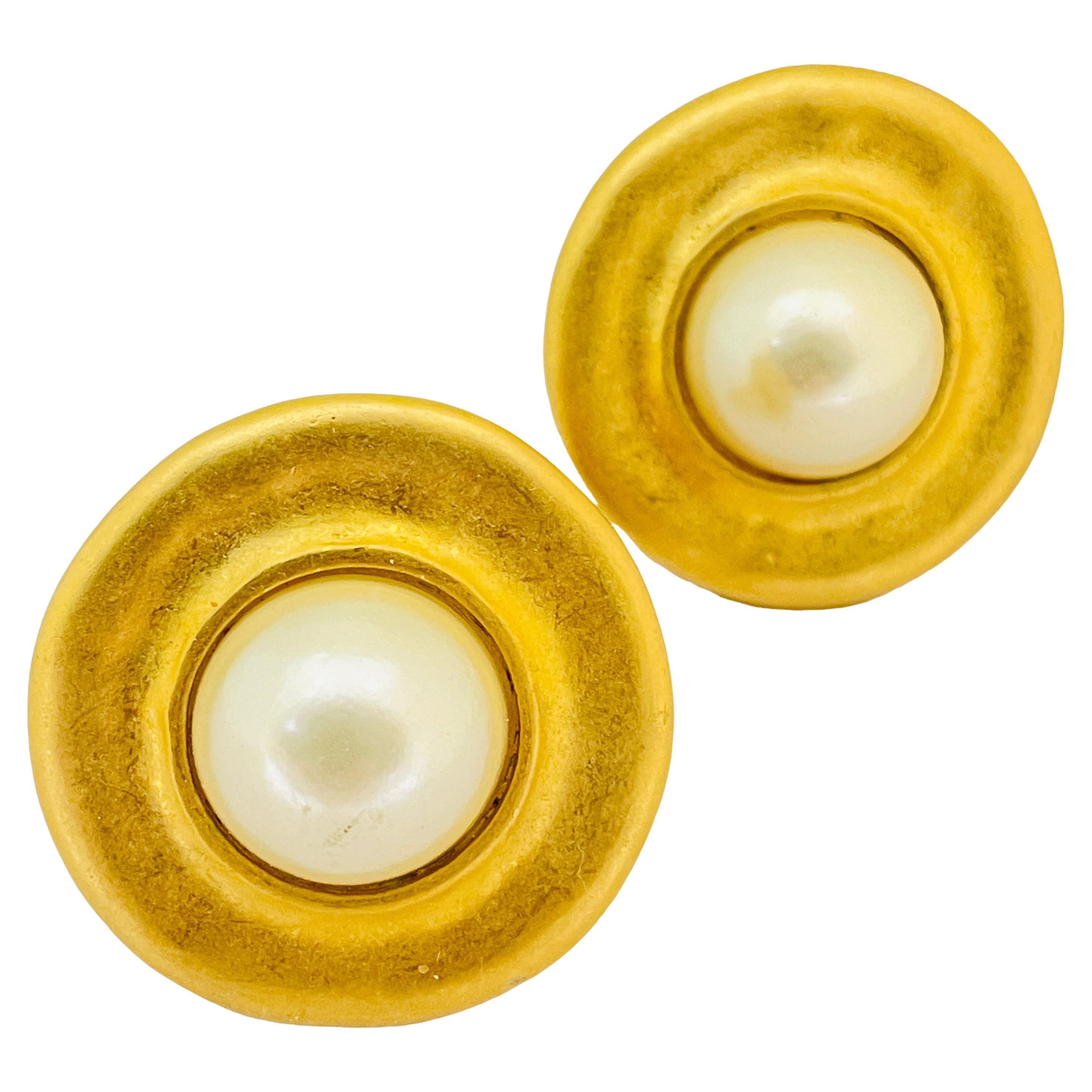 Vintage ERWIN PEARL matte gold pearl designer runway clip on earrings For Sale