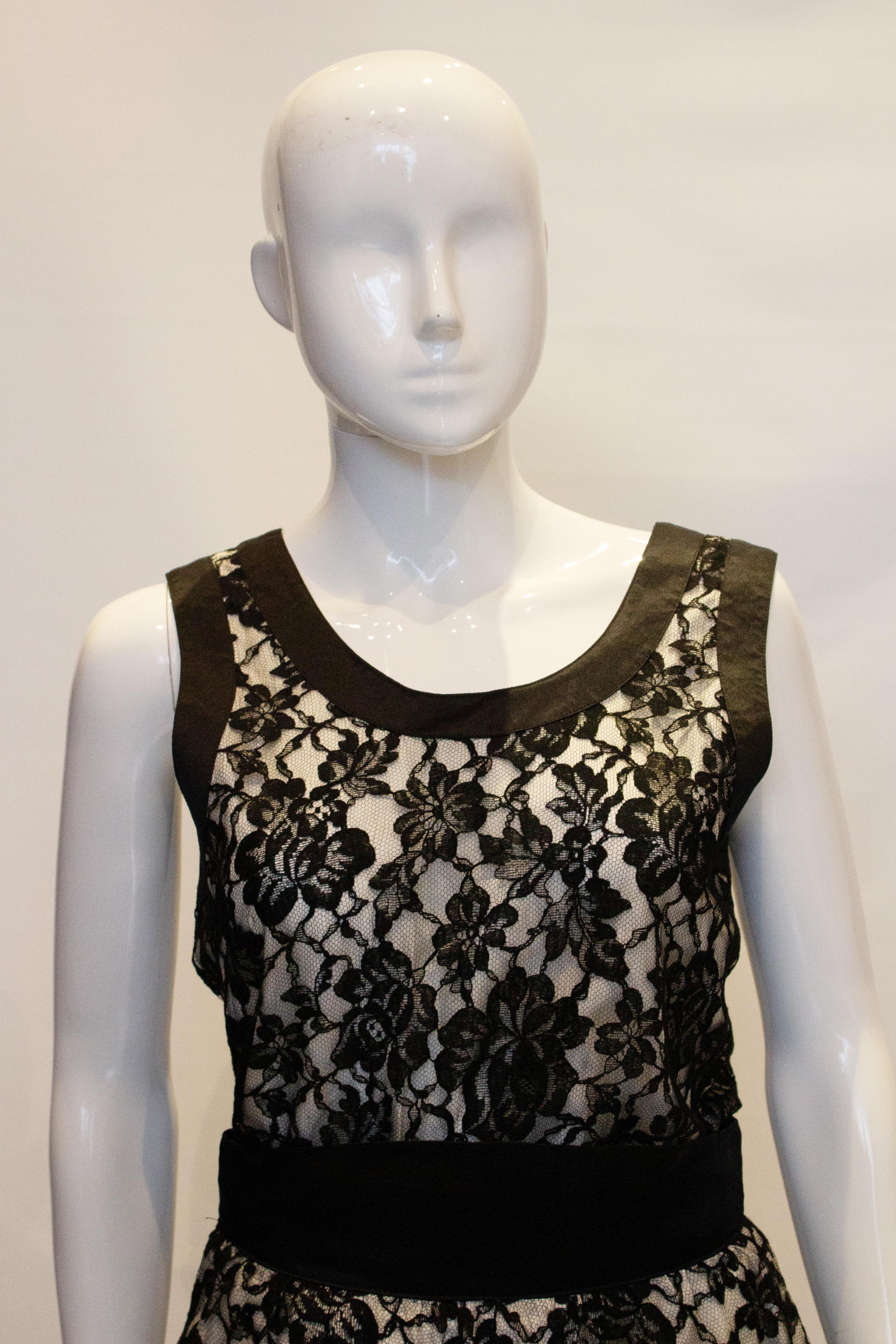 Vintage Escada Schwarzer Spitzenrock und Oberteil im Angebot 2