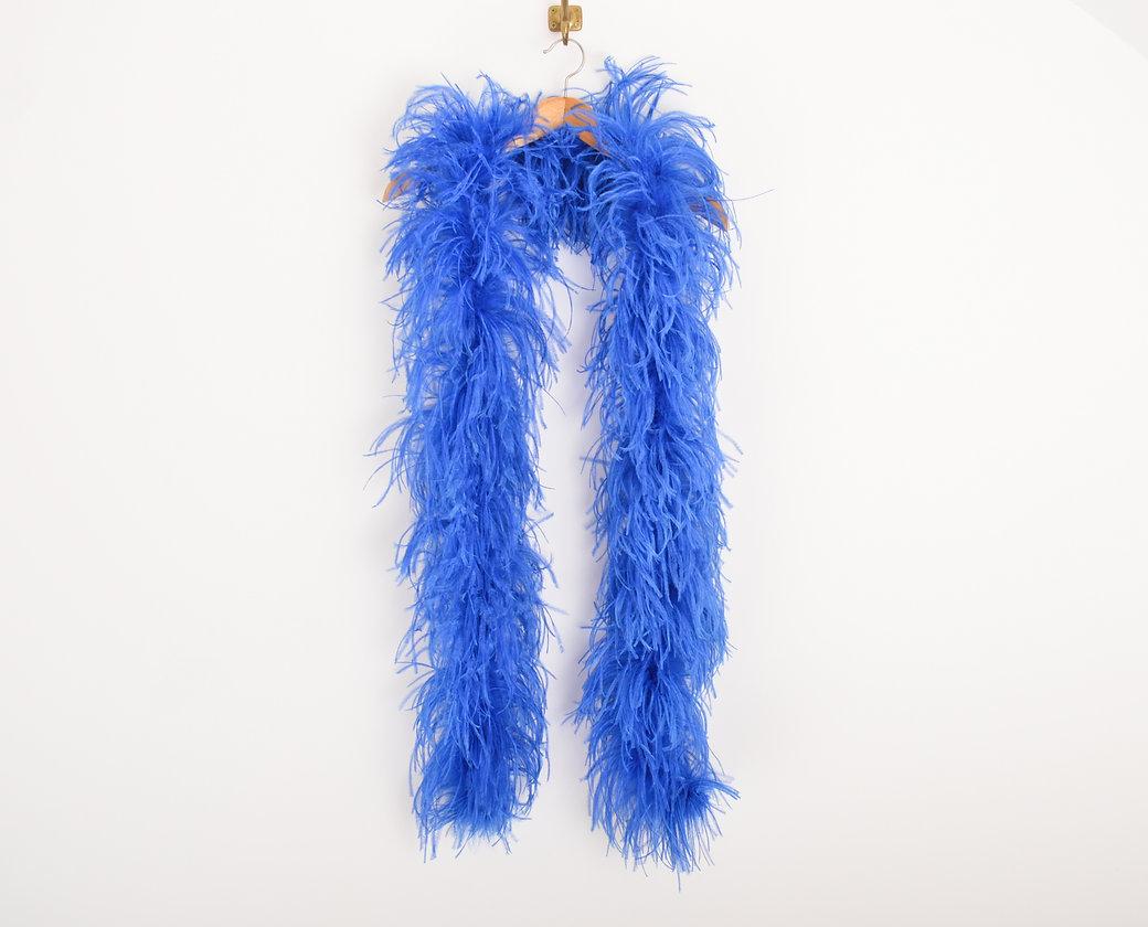 Exquisite ESCADA plush Ostrich feather boa in electric blue.
 
Features;
Dyed electric blue colour
100% Ostrich feather 
 
Sizing;
Length; 80''
 
Recommended Size; One Size
 
Condition;
Condition; 10/10 