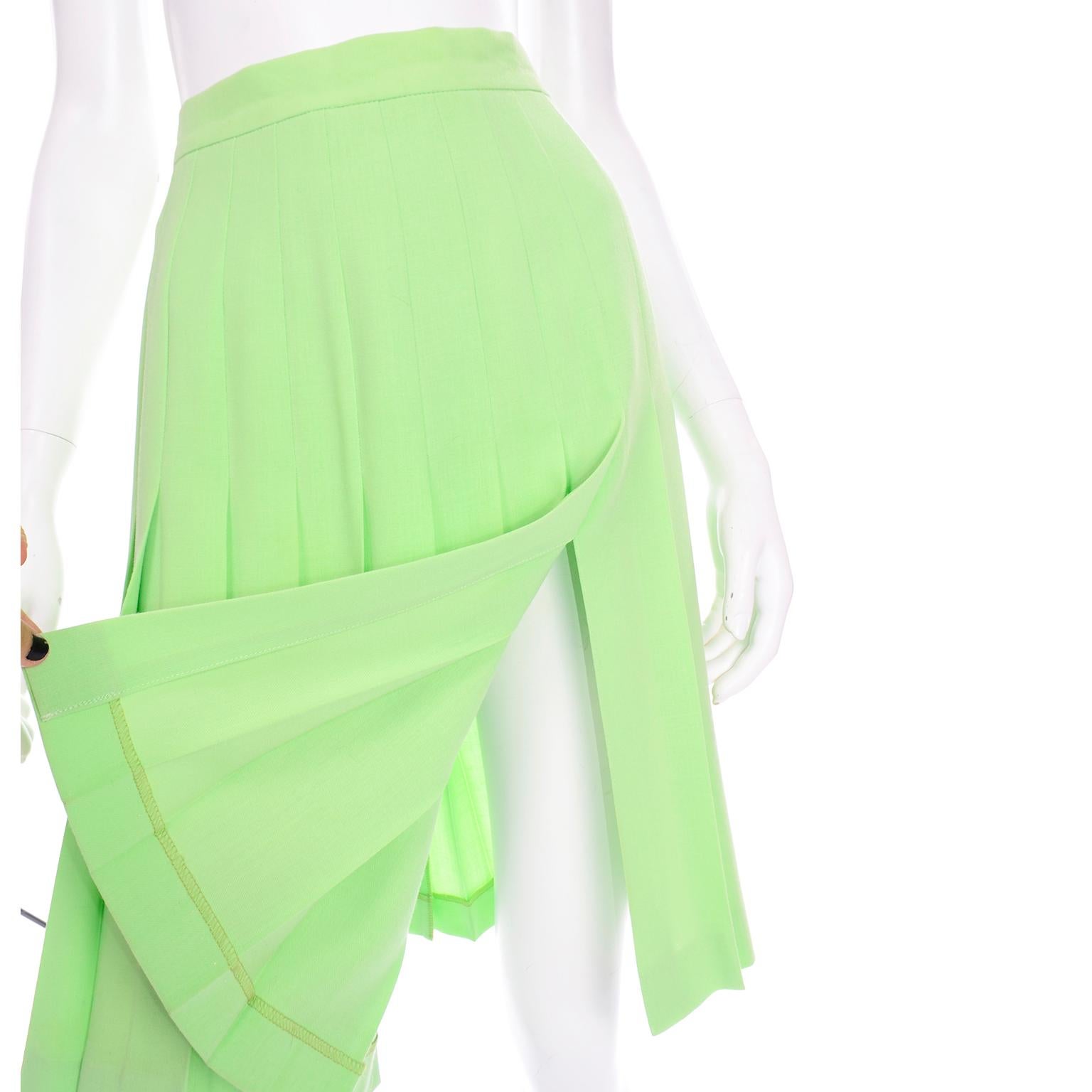 Vintage Escada Lime Green Lightweight Summer Wool Pleated Skirt  In Excellent Condition For Sale In Portland, OR