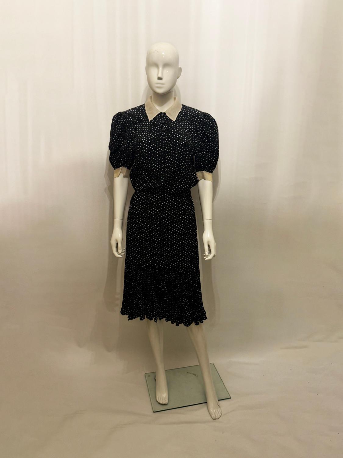 Vintage Escada - Robe en soie à pois en vente 1