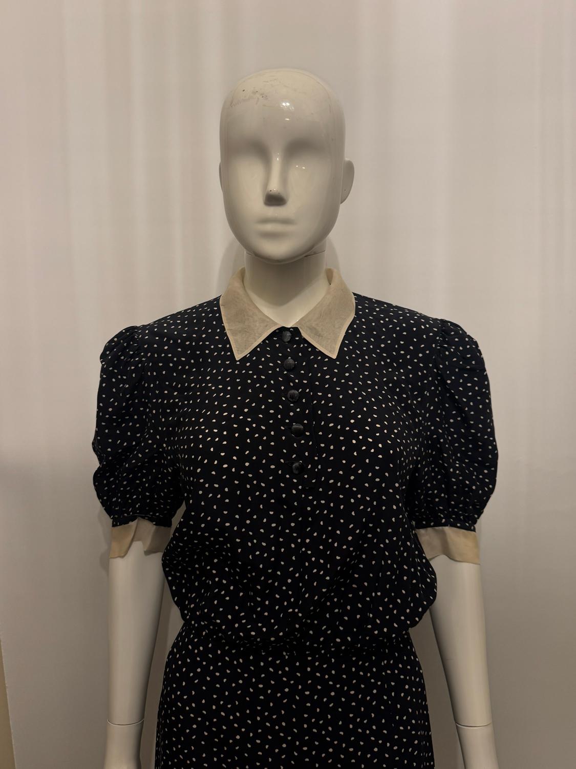 Vintage Escada - Robe en soie à pois en vente 3