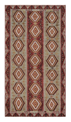 Teppich aus grüner und blauer Wolle mit lebhaften und erdfarbenen Akzenten von Rug & Kilim