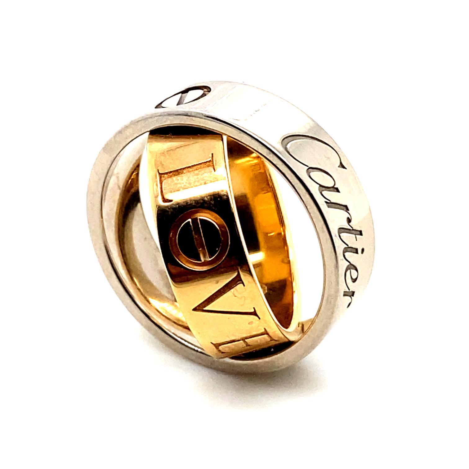 Ein Vintage Essence De Cartier Love Ring aus 18 Karat Weiß- und Roségold

Der Ring ist als zwei klassische Liebesringe mit identischer Breite gestaltet. Das innere Band aus Roségold ist mit einem Scharnier mit dem äußeren Band aus Weißgold