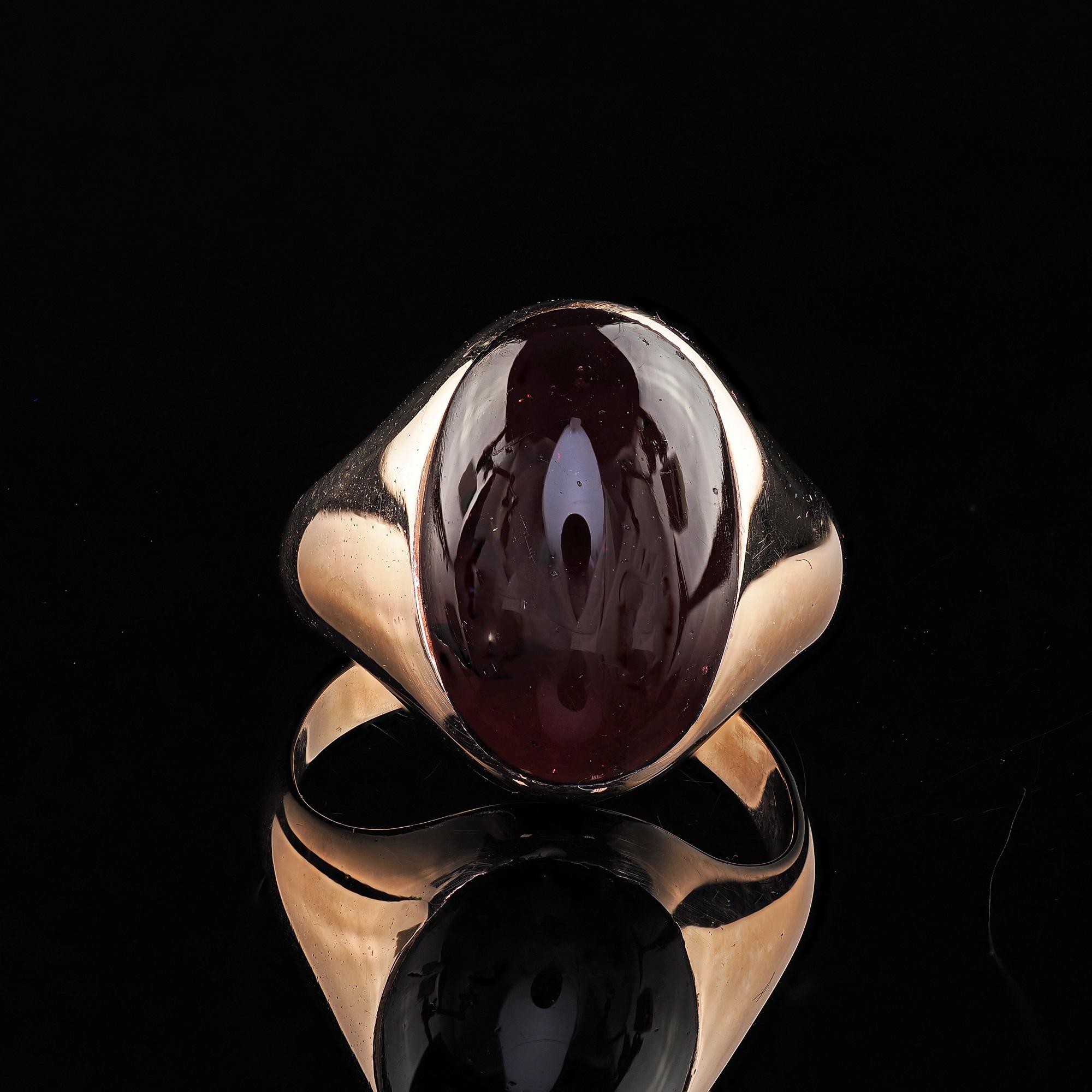 Anello da cocktail con granato cabochon in oro rosa 10 carati, Vintage By in vendita 1