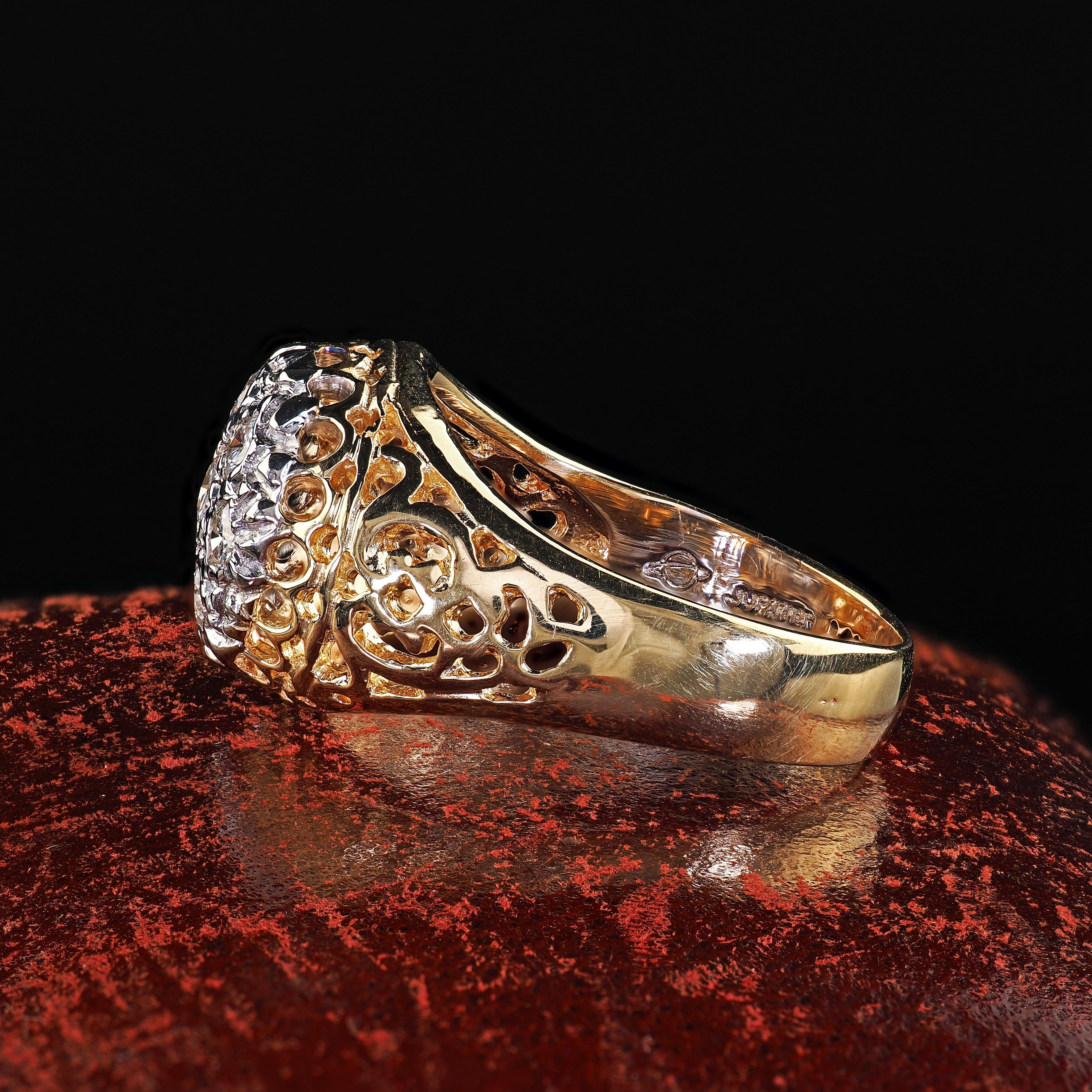 Vintage Estate 14K Two Tone Gold Round Cut Diamond Cluster Cocktail Ring In Good Condition For Sale In Great Neck, NY
