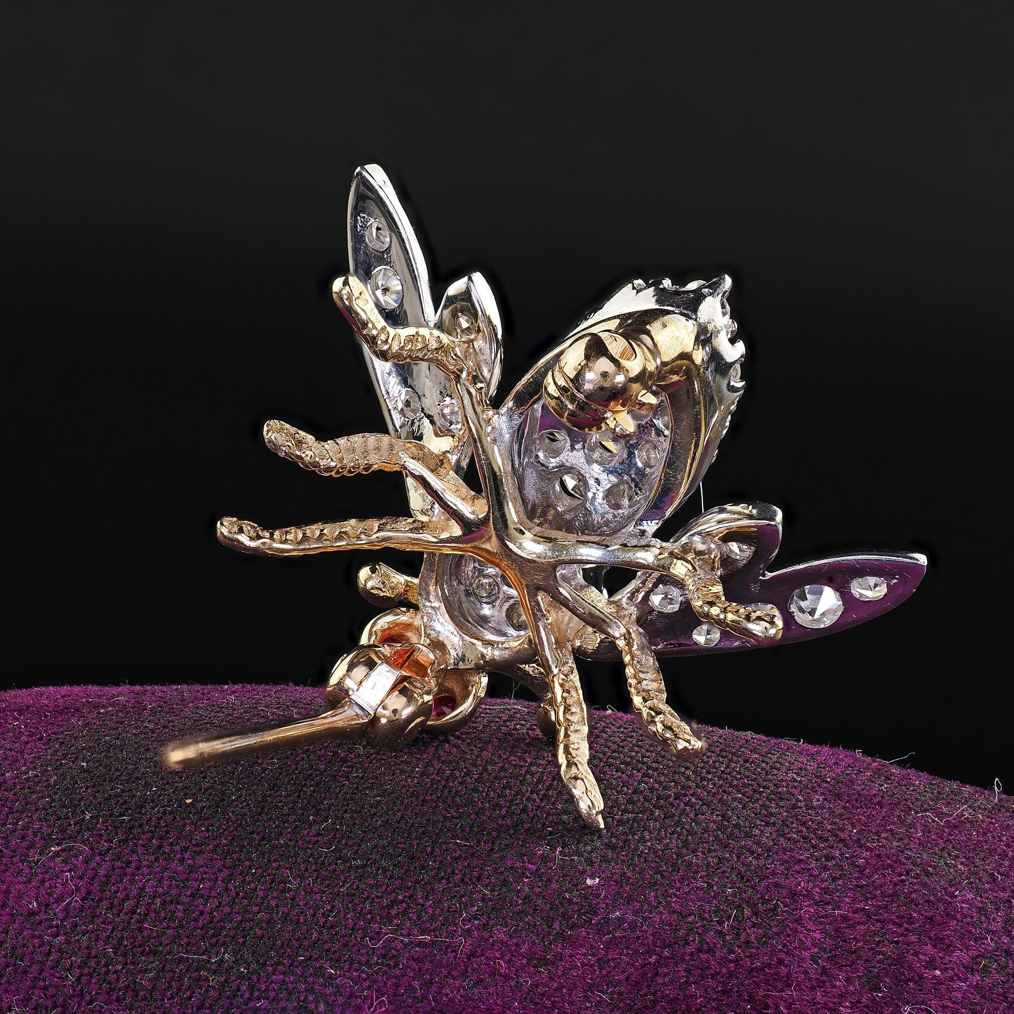 Broche de abeja de oro de 14 quilates en dos tonos con un diamante en talla única en venta 2
