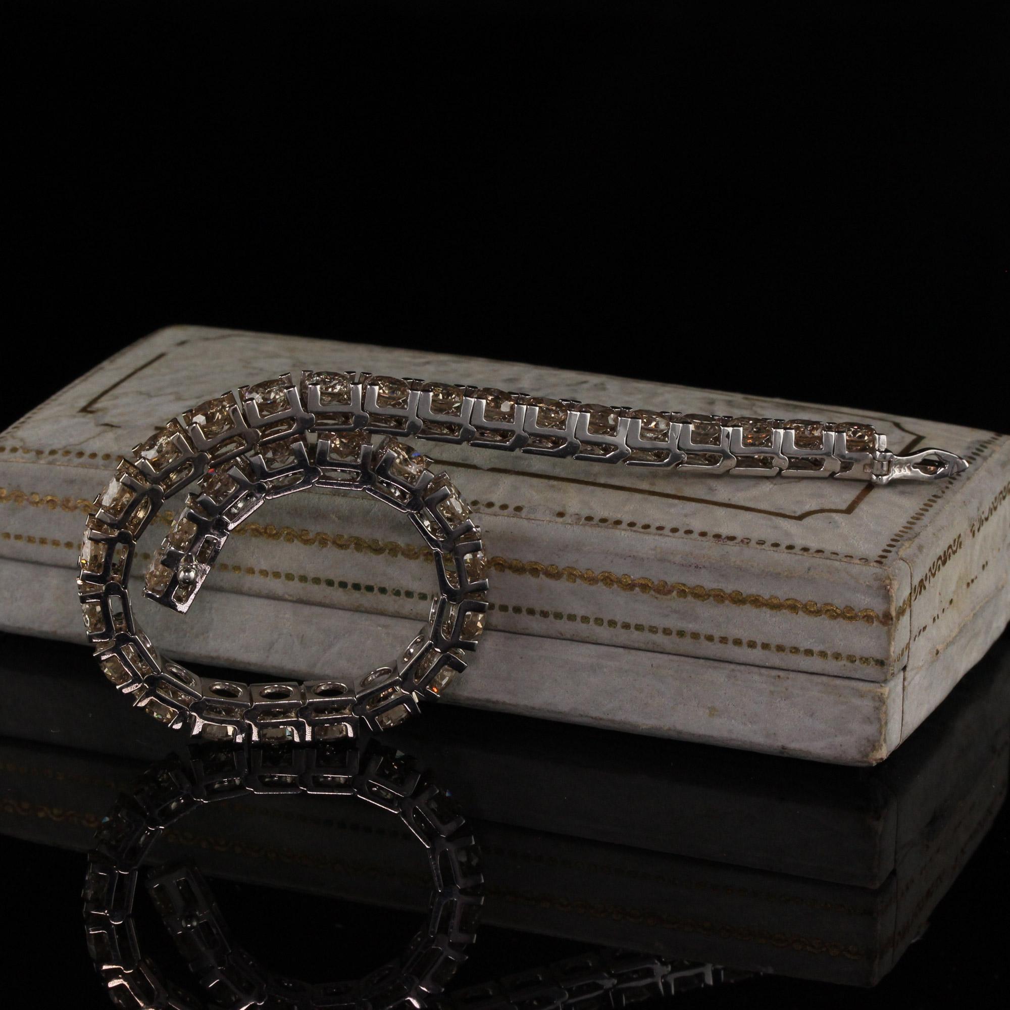 Taille ronde Bracelet vintage champagne en or blanc 14 carats avec diamants (succession) en vente
