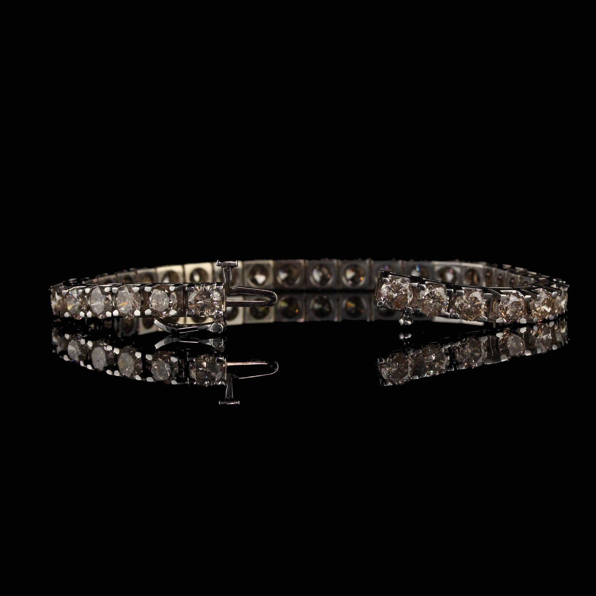 Vintage Estate 14 Karat White Gold Champagne Diamond Bracelet In Excellent Condition For Sale In Great Neck, NY