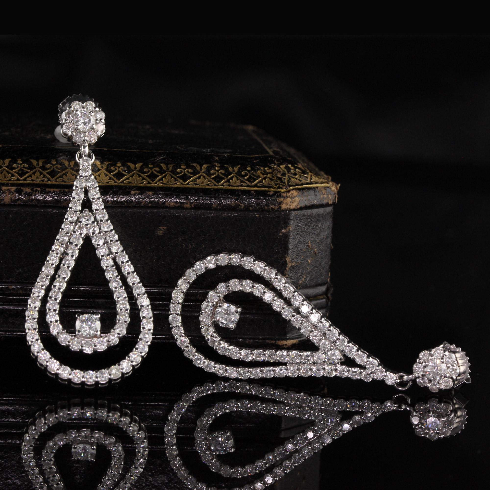 Moderne Boucles d'oreilles vintage de succession en or blanc 14 carats avec diamants en vente