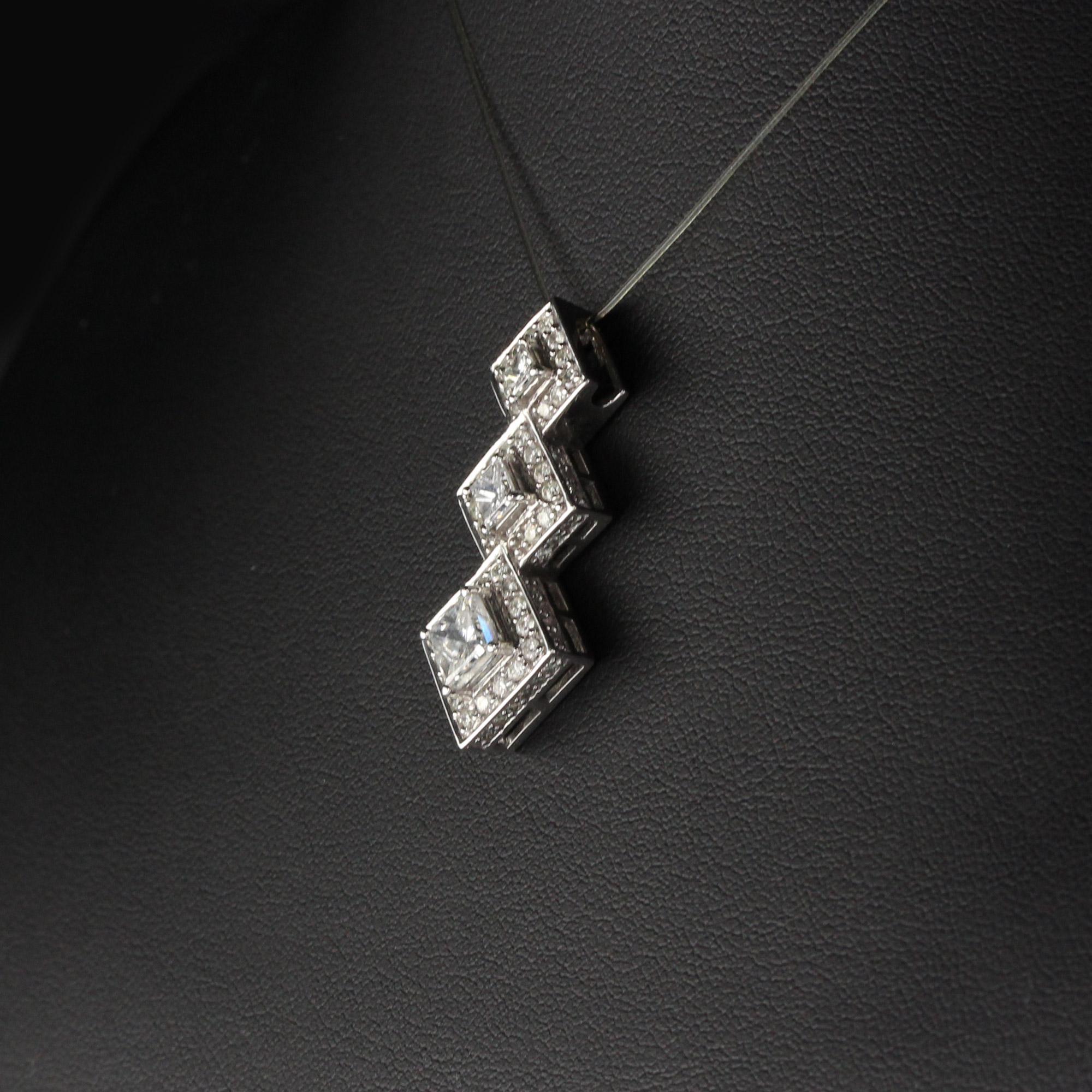 Vintage Estate 14 Karat White Gold Diamond Pendant In Excellent Condition For Sale In Great Neck, NY