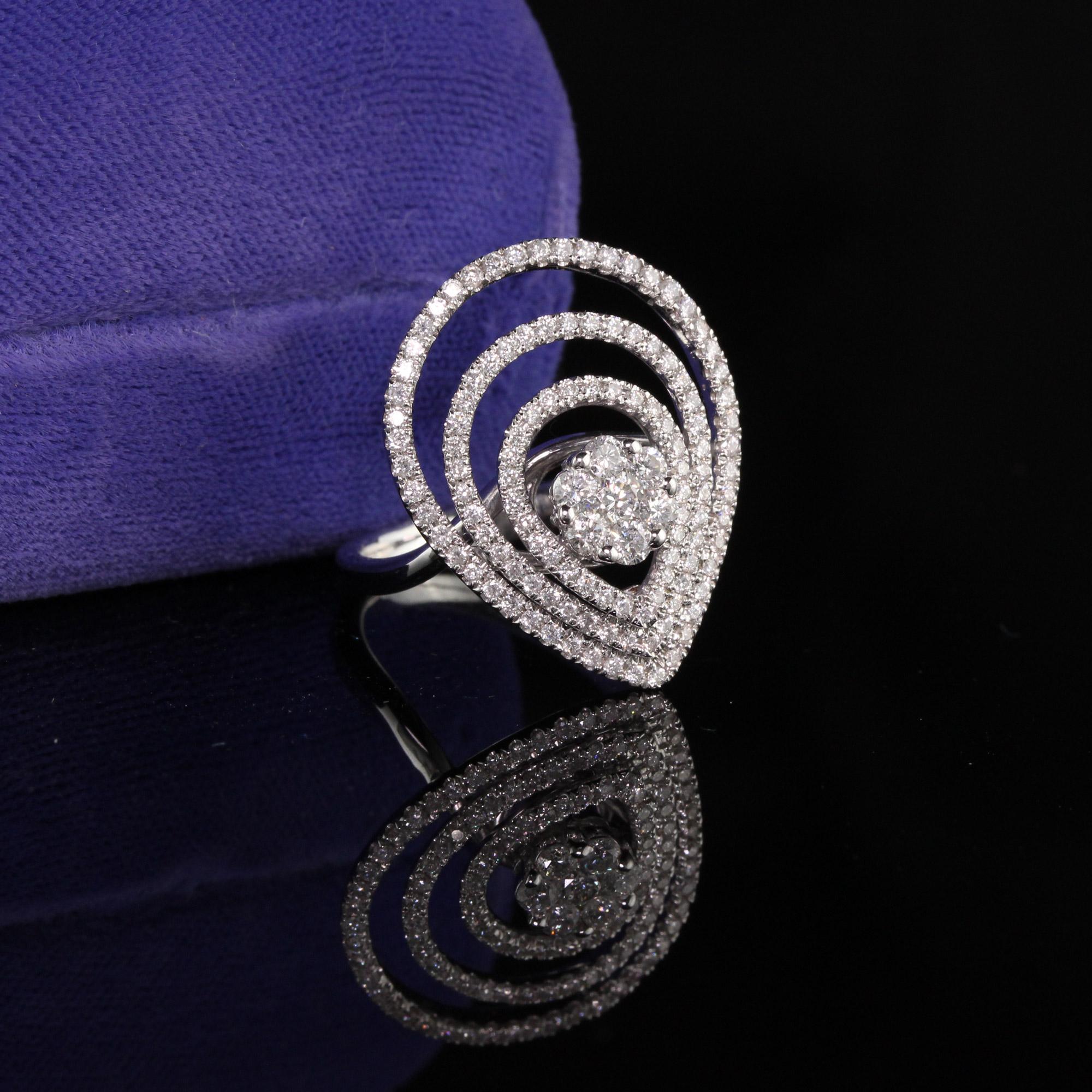 Moderno Anello vintage di proprietà con diamanti in oro bianco 14 carati in vendita
