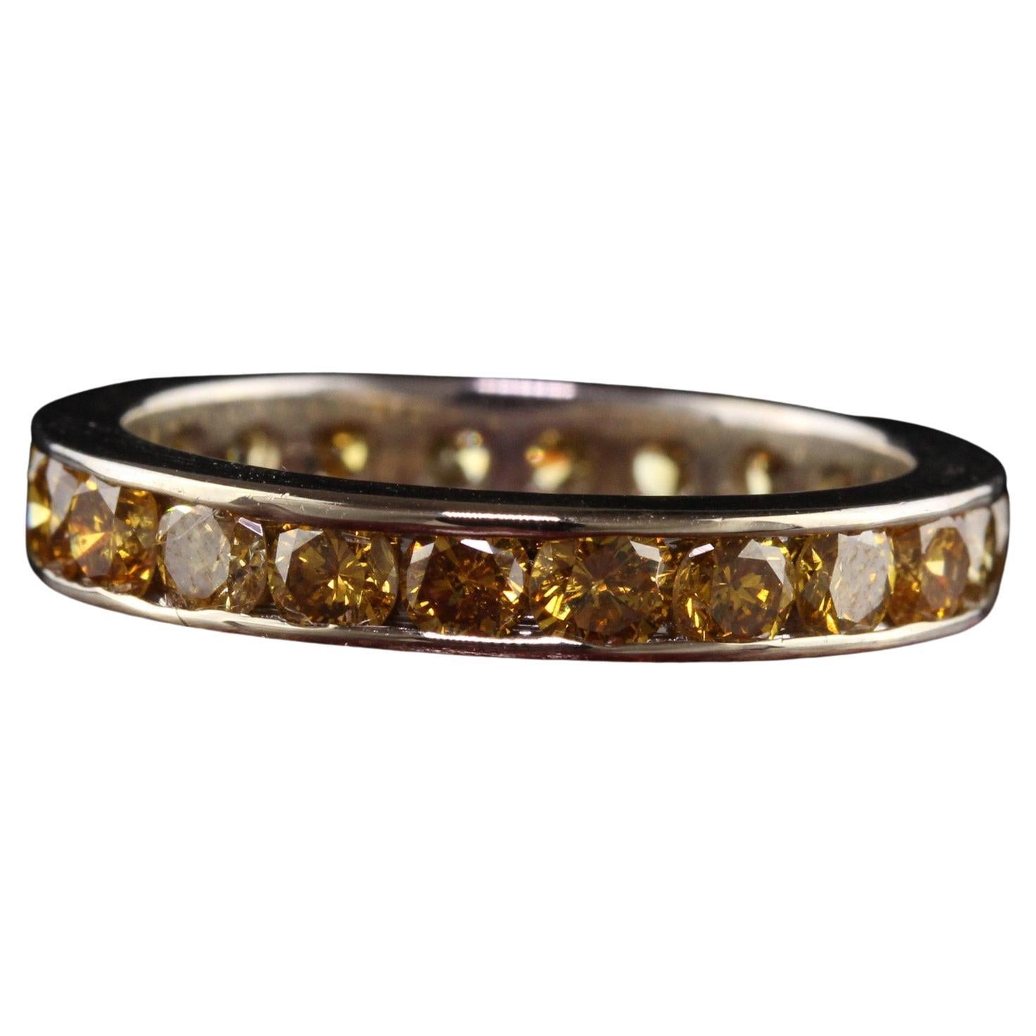 Bracelet d'éternité vintage en or blanc 14 carats avec saphir jaune rond, ancienne propriété en vente