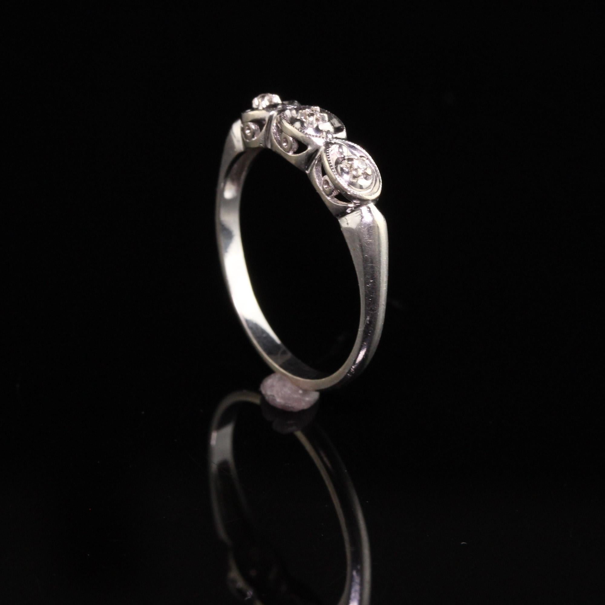 Nachlass 14K Weißgold Single Cut Diamant Ehering im Angebot 1