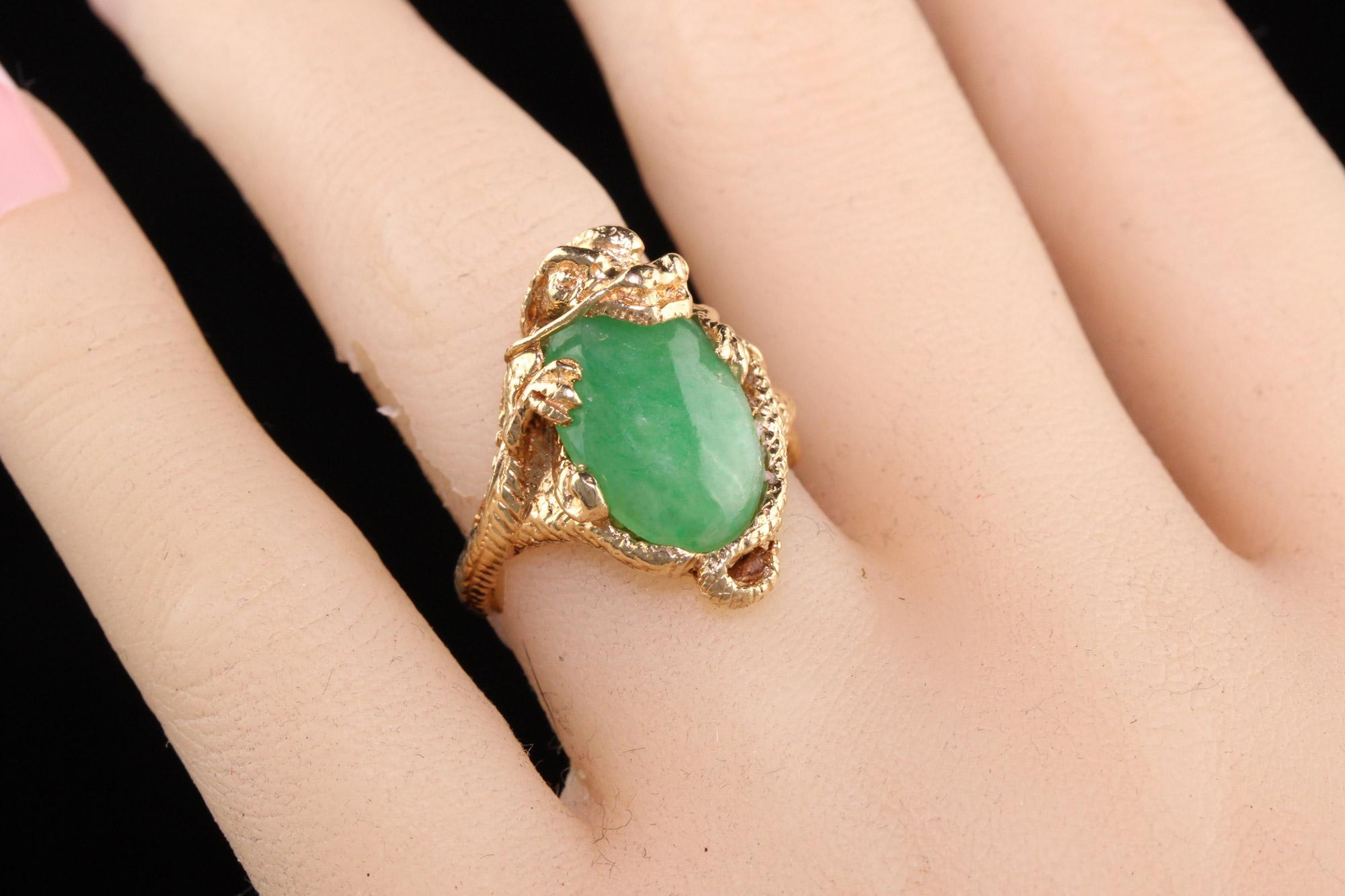 Vintage Estate 14K Yellow Gold Cabochon Jade Dragon Ring In Good Condition In Great Neck, NY