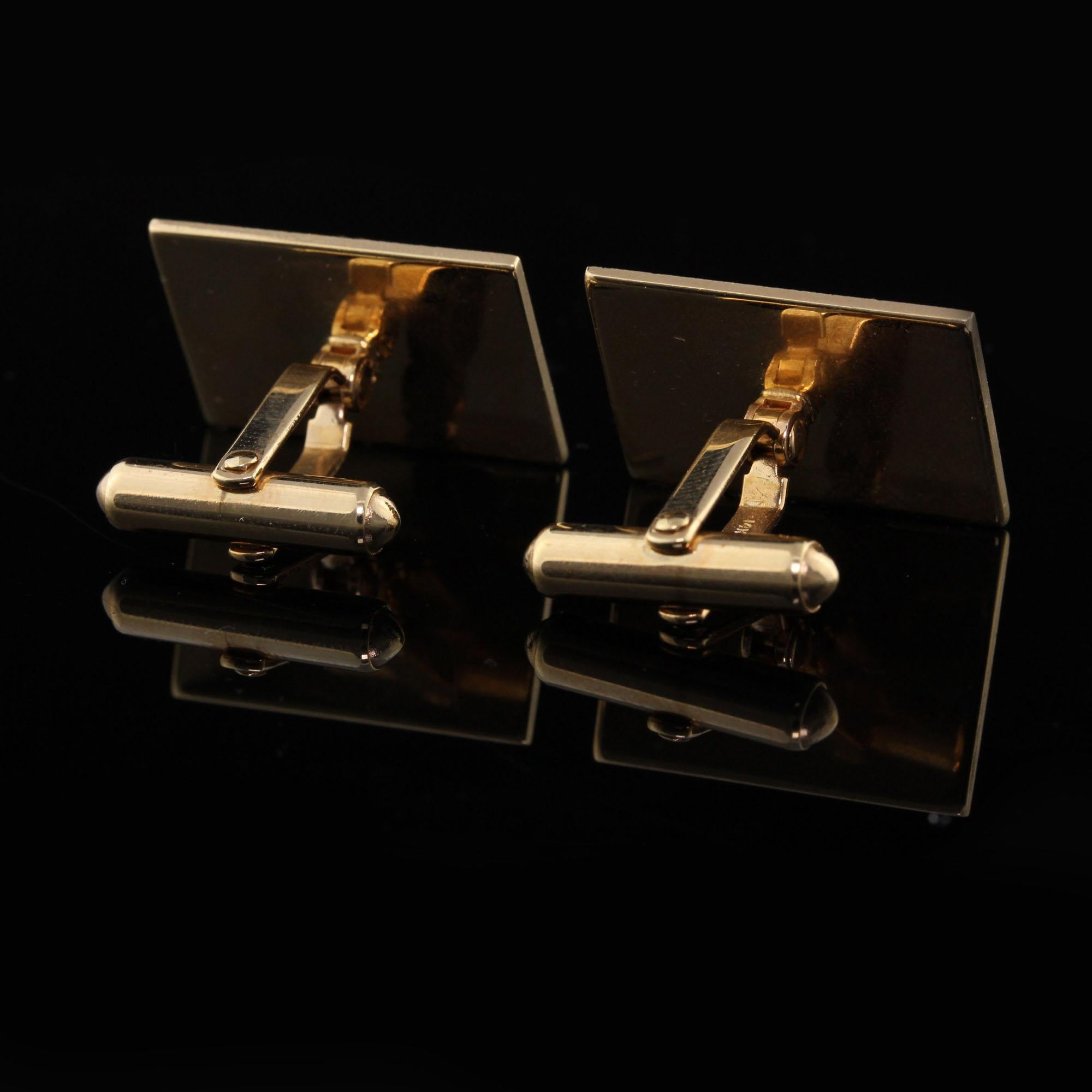 Vintage Estate 14 Karat Yellow Gold, Enamel and Sapphire 'L' Initial Cufflinks In Good Condition For Sale In Great Neck, NY