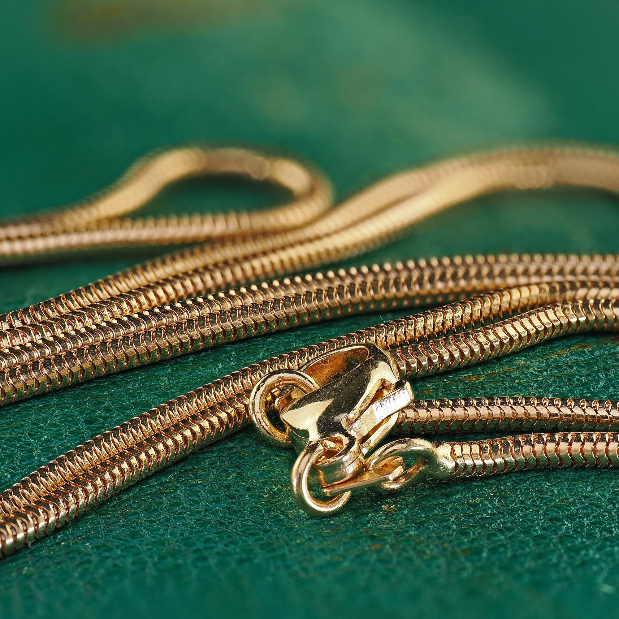 Contemporaneo Collana con catena a serpente in oro giallo 14 carati - 19,5 pollici in vendita