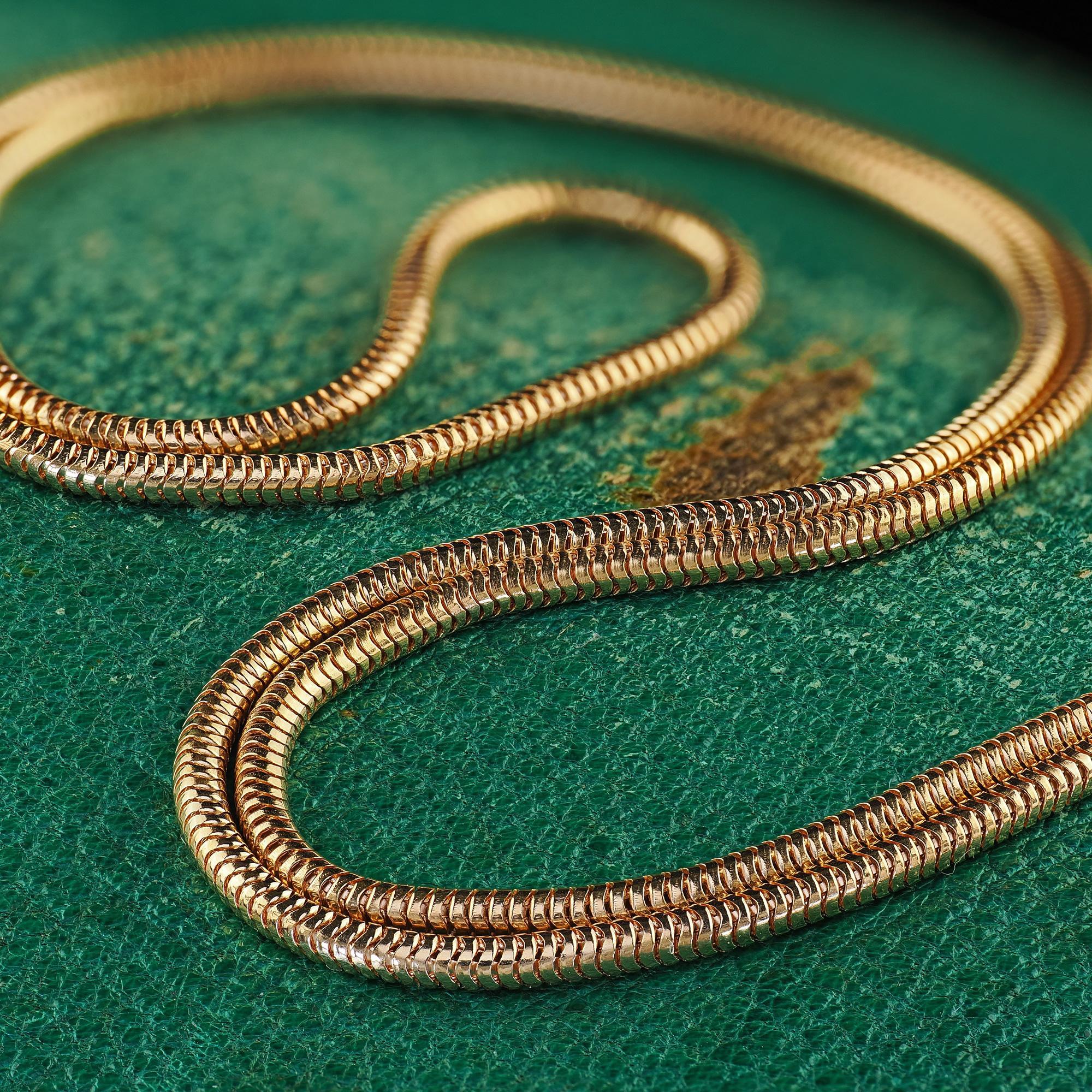 Donna Collana con catena a serpente in oro giallo 14 carati - 19,5 pollici in vendita