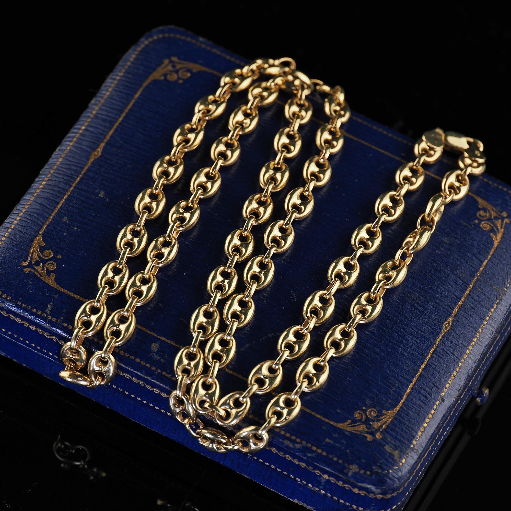Beautiful Vintage Estate 14K Yellow Gold Mariners Link Necklace - 24 inches. This beautiful vintage estate mariner's link necklace is crafted in 14k yellow gold. This necklace features beautiful classic mariner's links around the entire necklace.