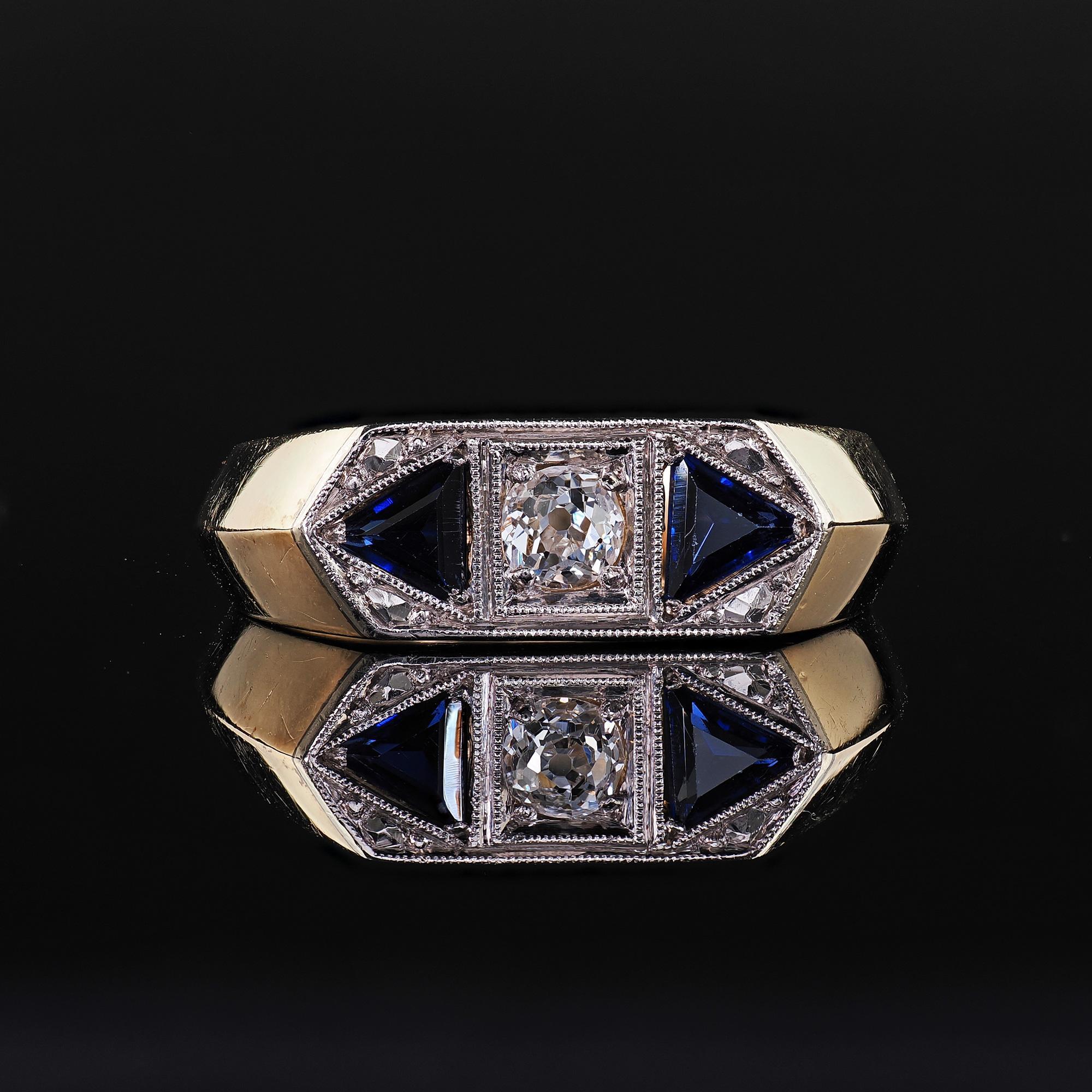 Anillo de tres piedras Vintage Estate de oro amarillo de 14 quilates con diamantes y zafiros Old Mine en venta 1