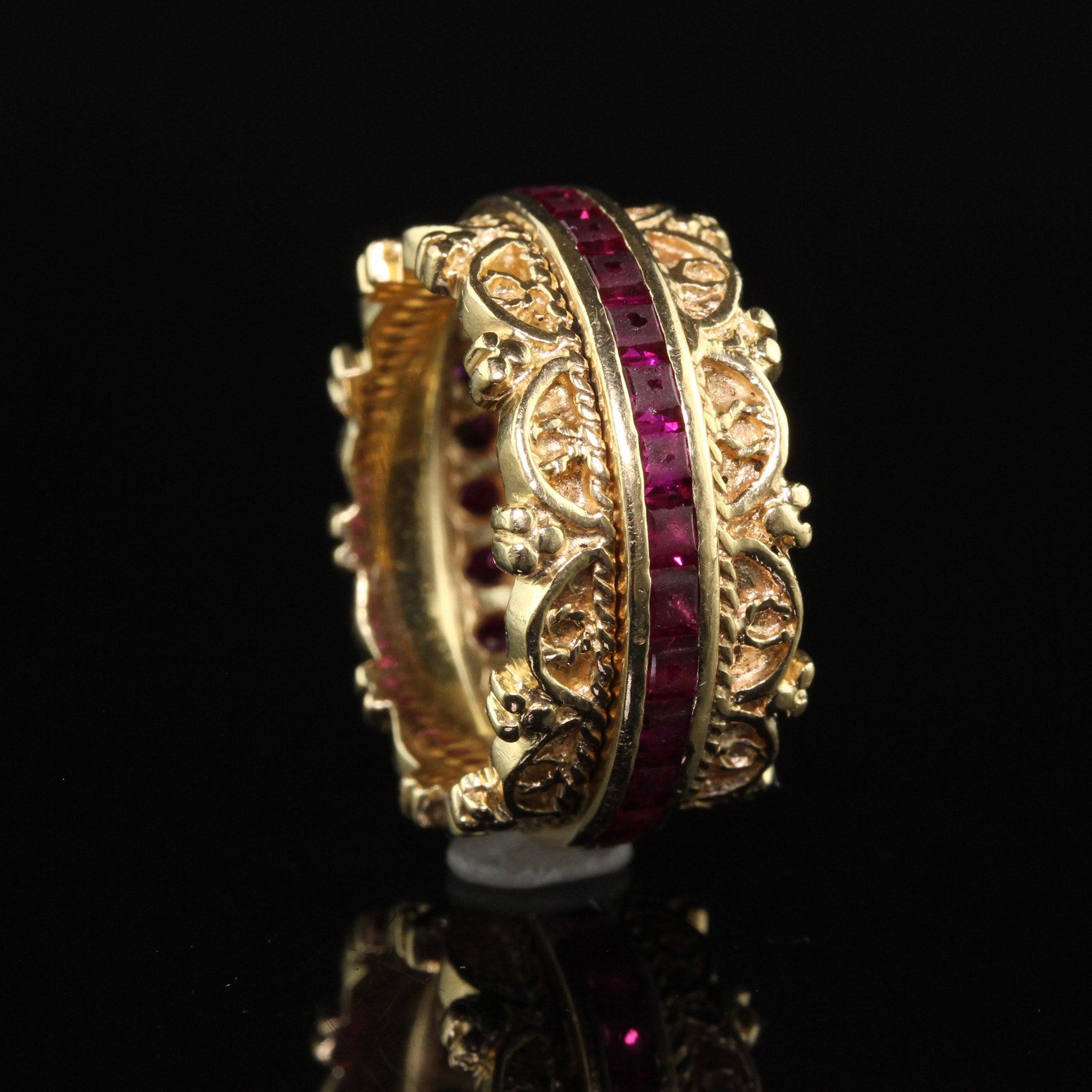 Estate 14K Gelbgold Quadratischer Schliff Rubin Breite Eternity-Ring - Größe 6 1/4 im Zustand „Gut“ im Angebot in Great Neck, NY