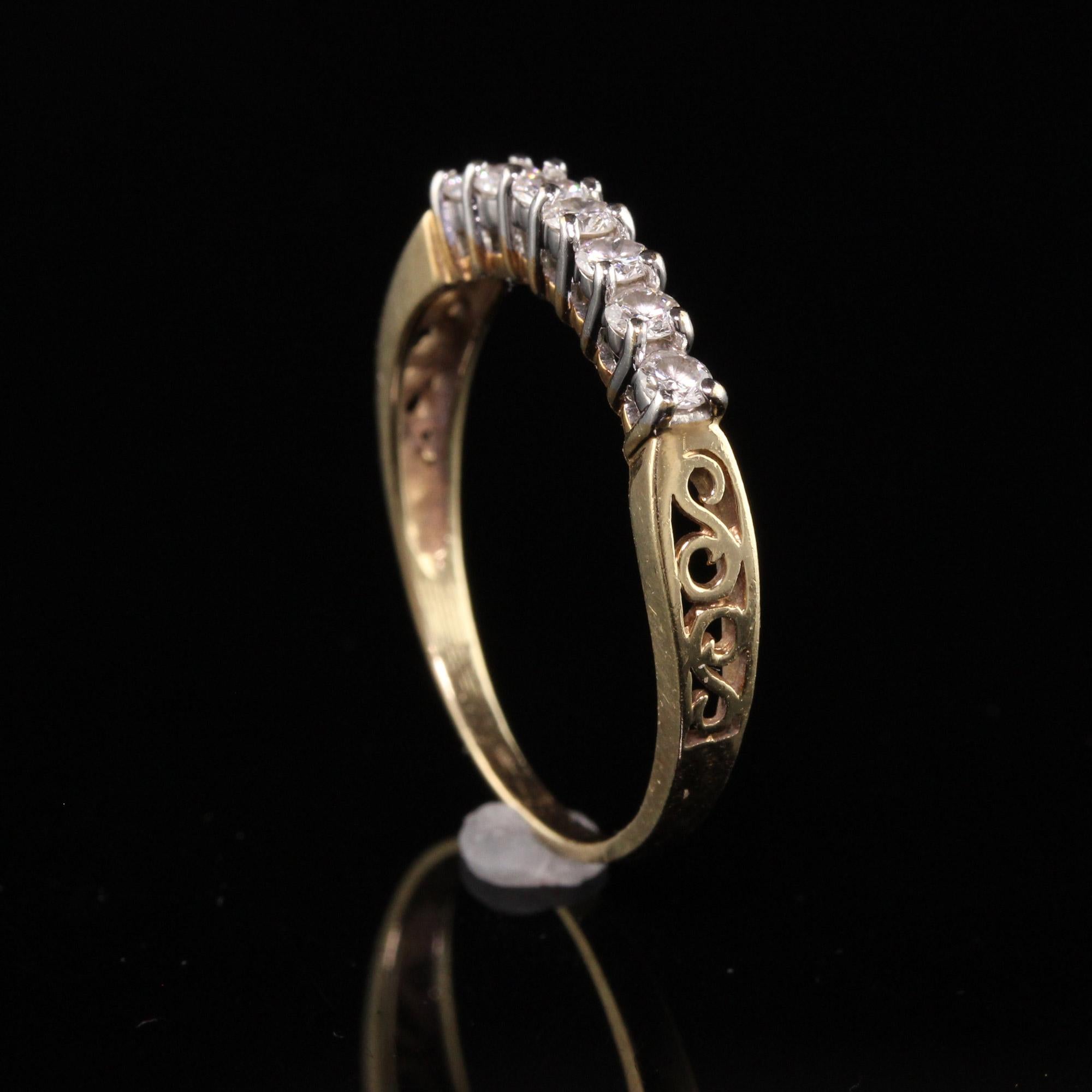 Vintage Estate 14K Yellow Gold Two Tone Diamond Filigree Wedding Band In Good Condition In Great Neck, NY