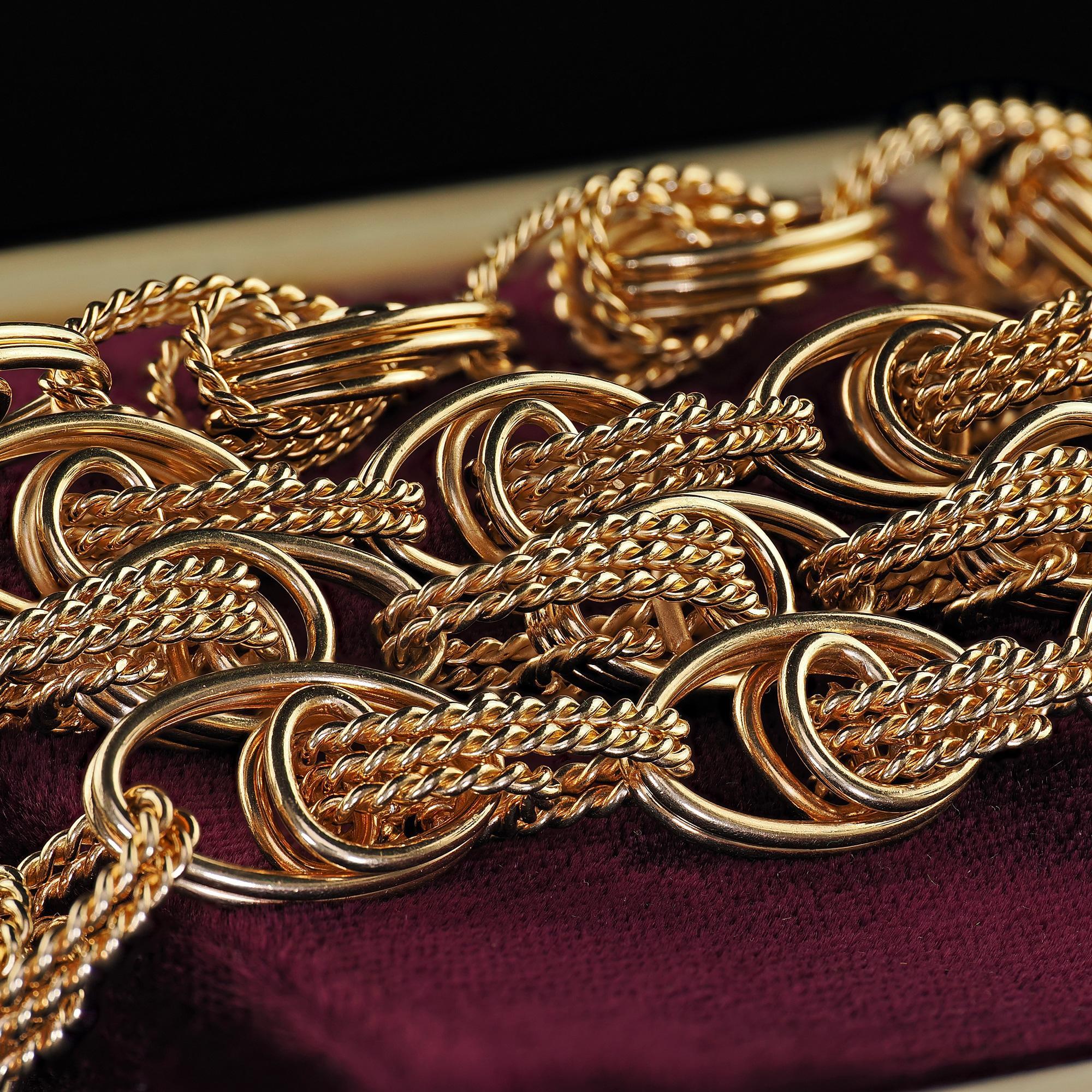 Vintage Estate 14K Yellow Gold Wide Twisted Link Necklace - 26 inches For Sale 1