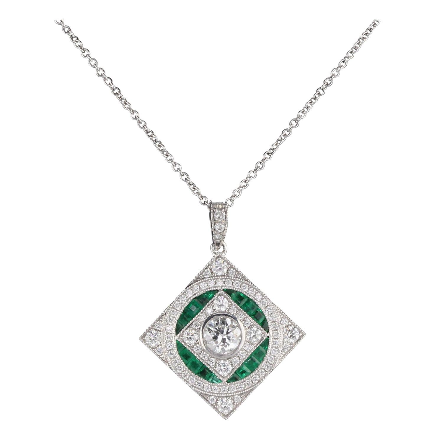 Pendentif vintage de succession en or blanc 18 carats avec diamants et émeraudes