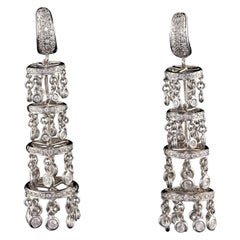 Boucles d'oreilles pendantes chandelier en or blanc 18 carats avec diamants, ancienne propriété