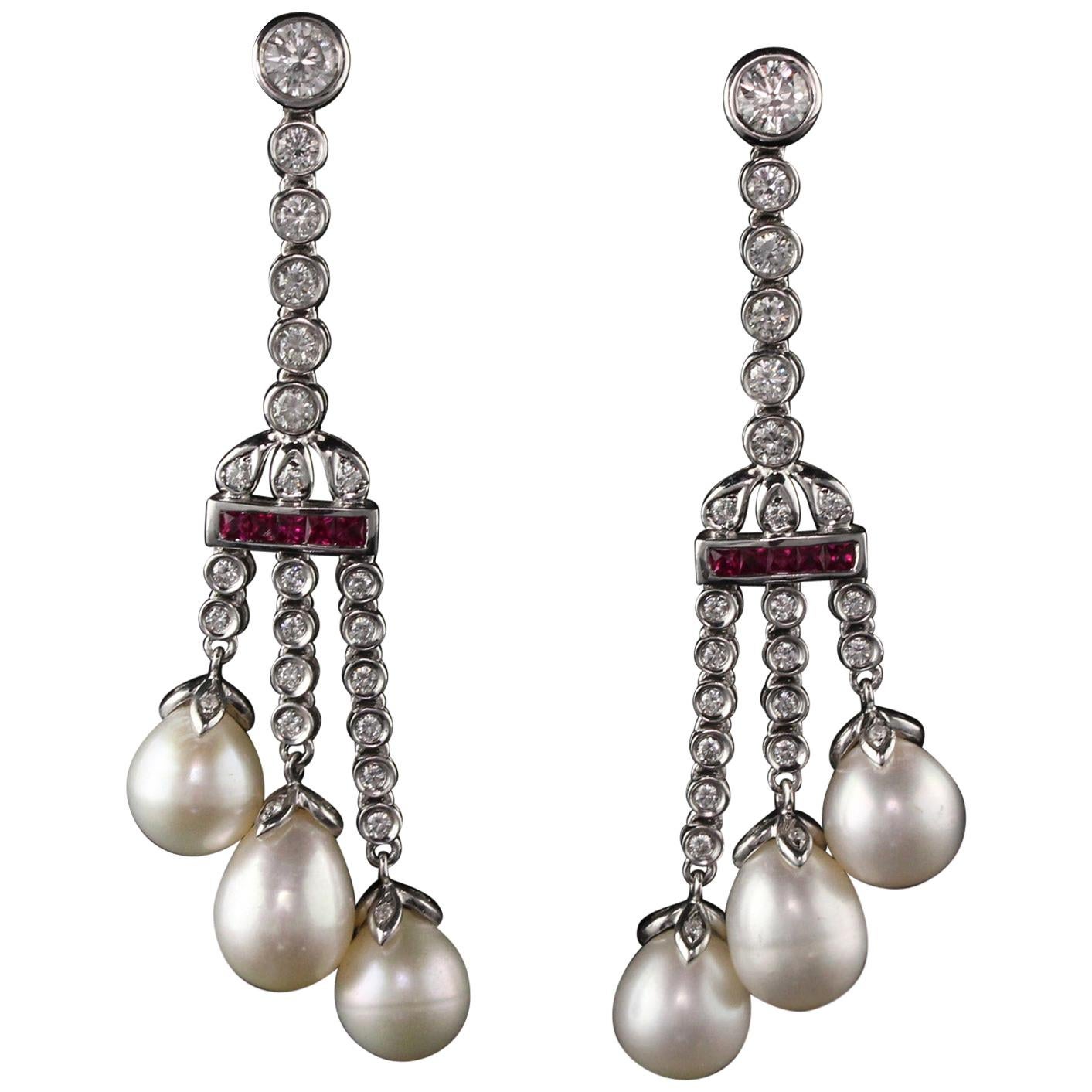 Boucles d'oreilles anciennes en or blanc 18 carats avec diamants, rubis et perles