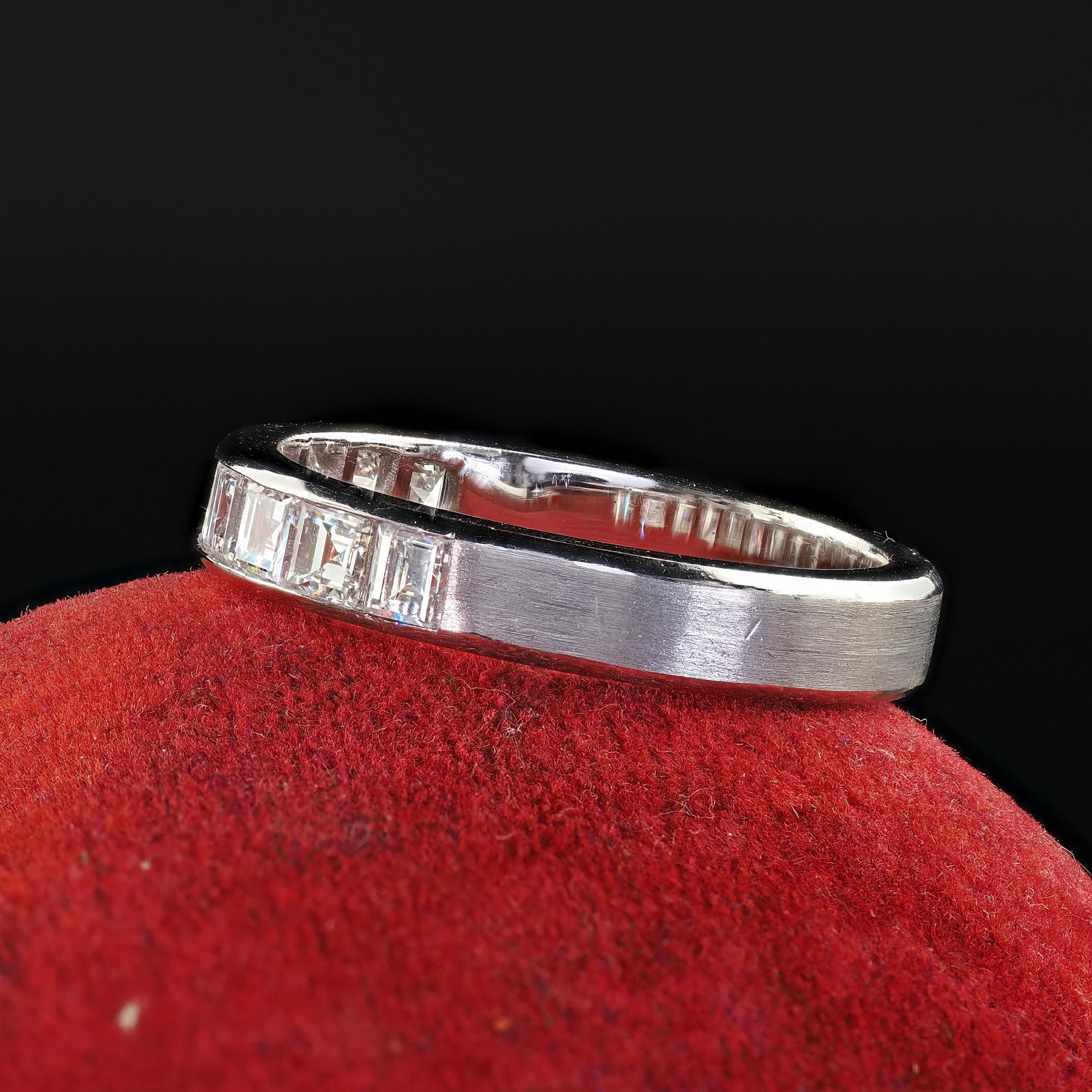 Vintage Estate 18K White Gold Carre Cut Diamond Half Wedding Band - Size 7 3/4 In Good Condition For Sale In Great Neck, NY