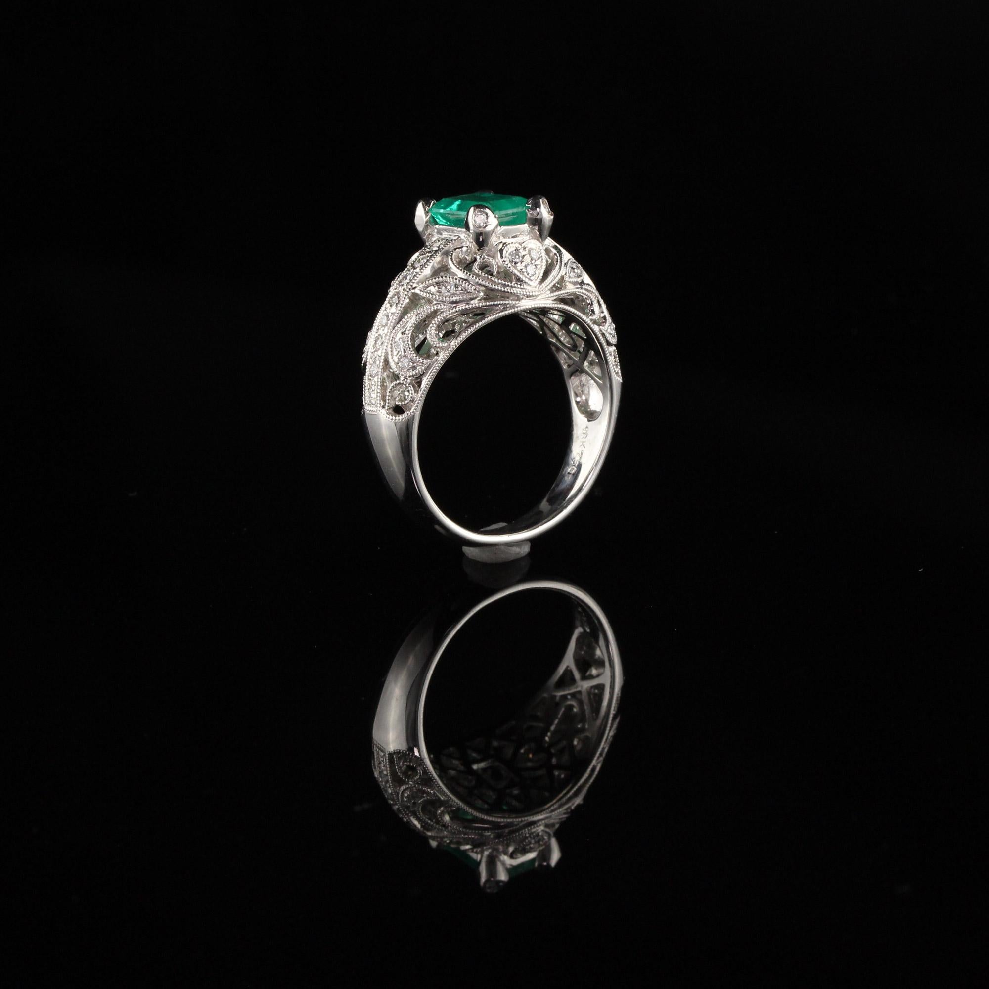 Vintage Estate 18 Karat White Gold Diamond and Colombian Emerald Ring In Excellent Condition In Great Neck, NY