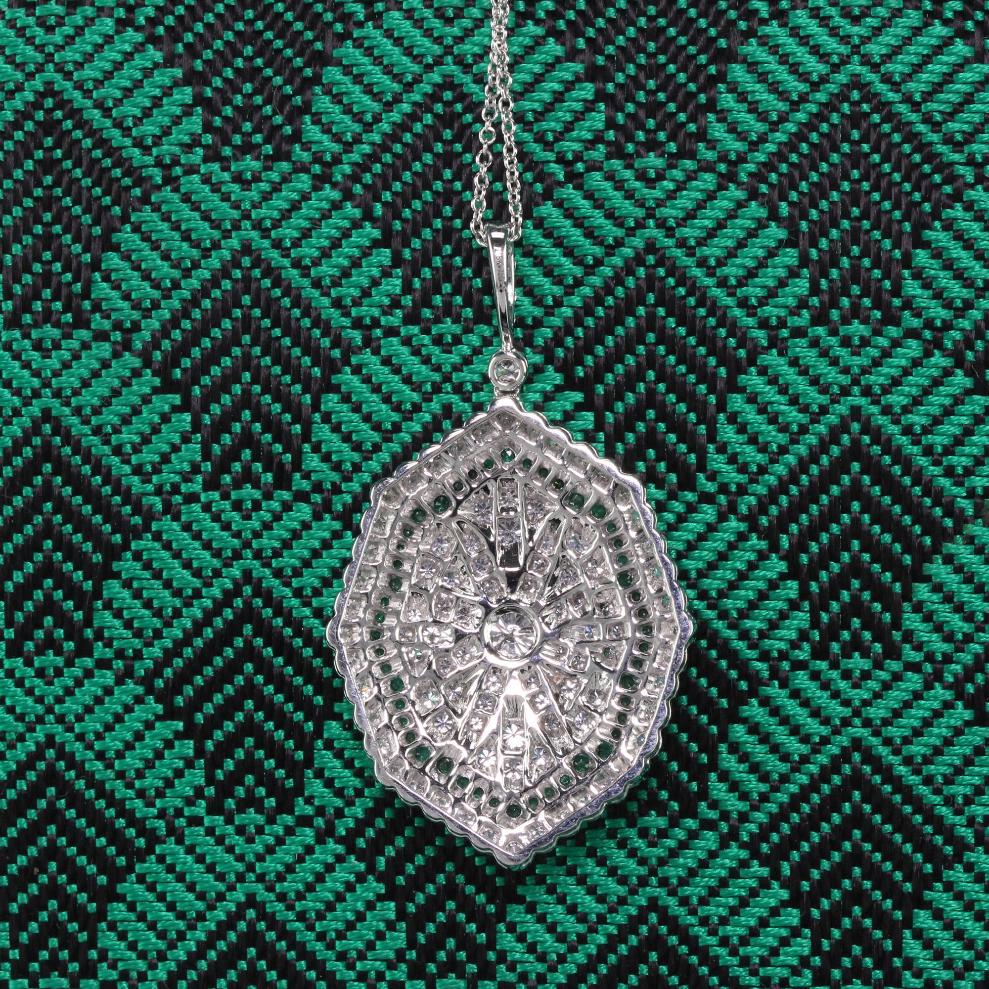 Moderne Pendentif vintage de succession en or blanc 18 carats avec diamants et émeraudes en vente