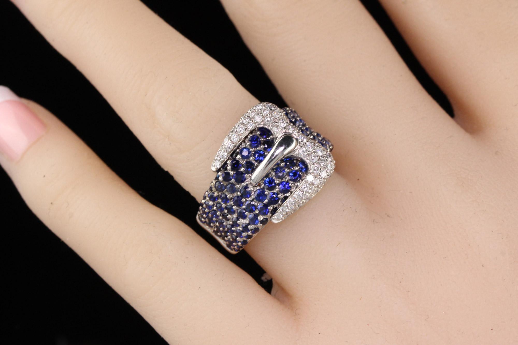 Bague boucle ancienne de succession en or blanc 18 carats avec diamants et saphirs en vente 1
