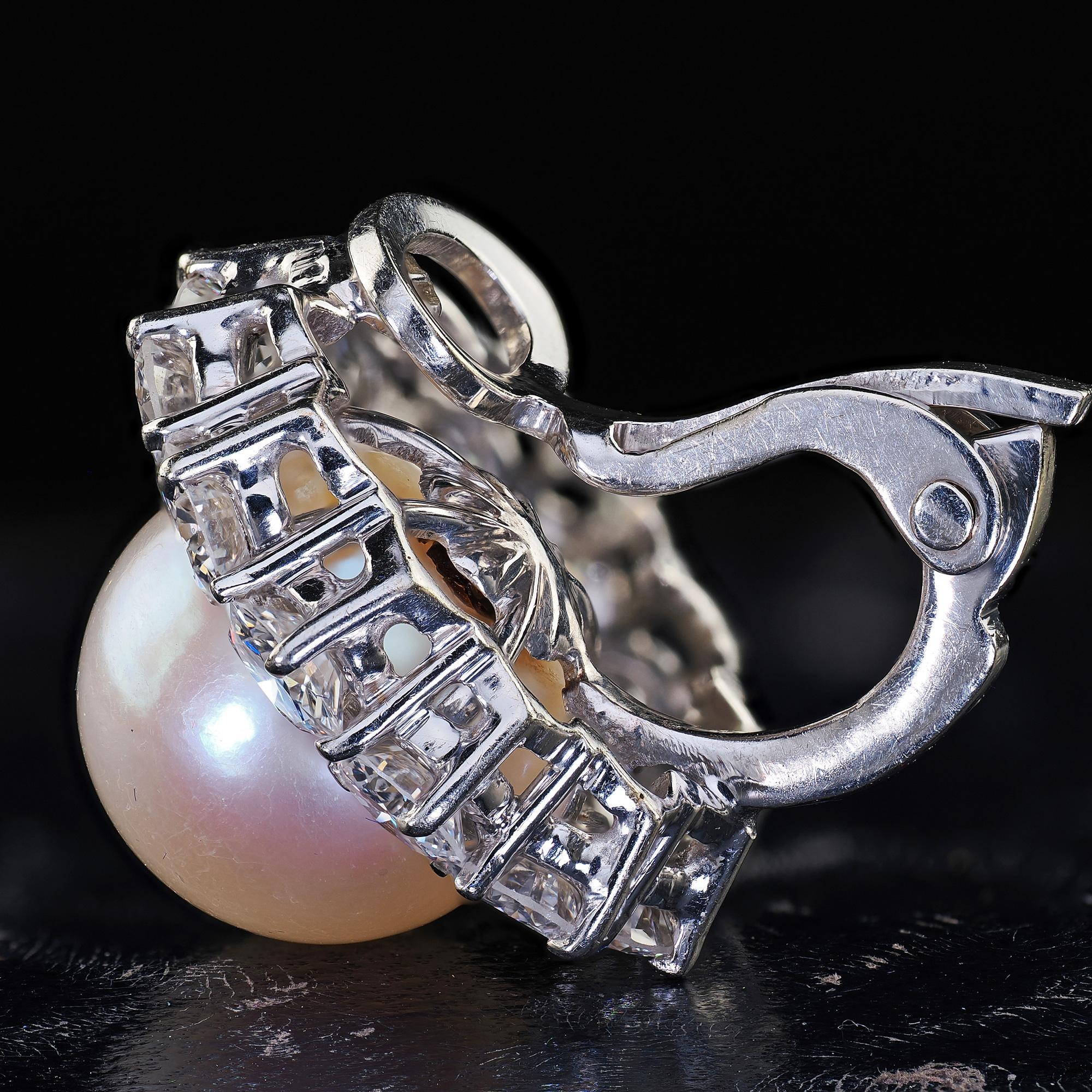 De las mujeres Pendientes vintage de oro blanco de 18 quilates con aureola de diamantes y perlas en venta