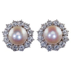 Vintage Estate 18K Weißgold Diamant Halo und Perle Clip-On-Ohrringe, Nachlass